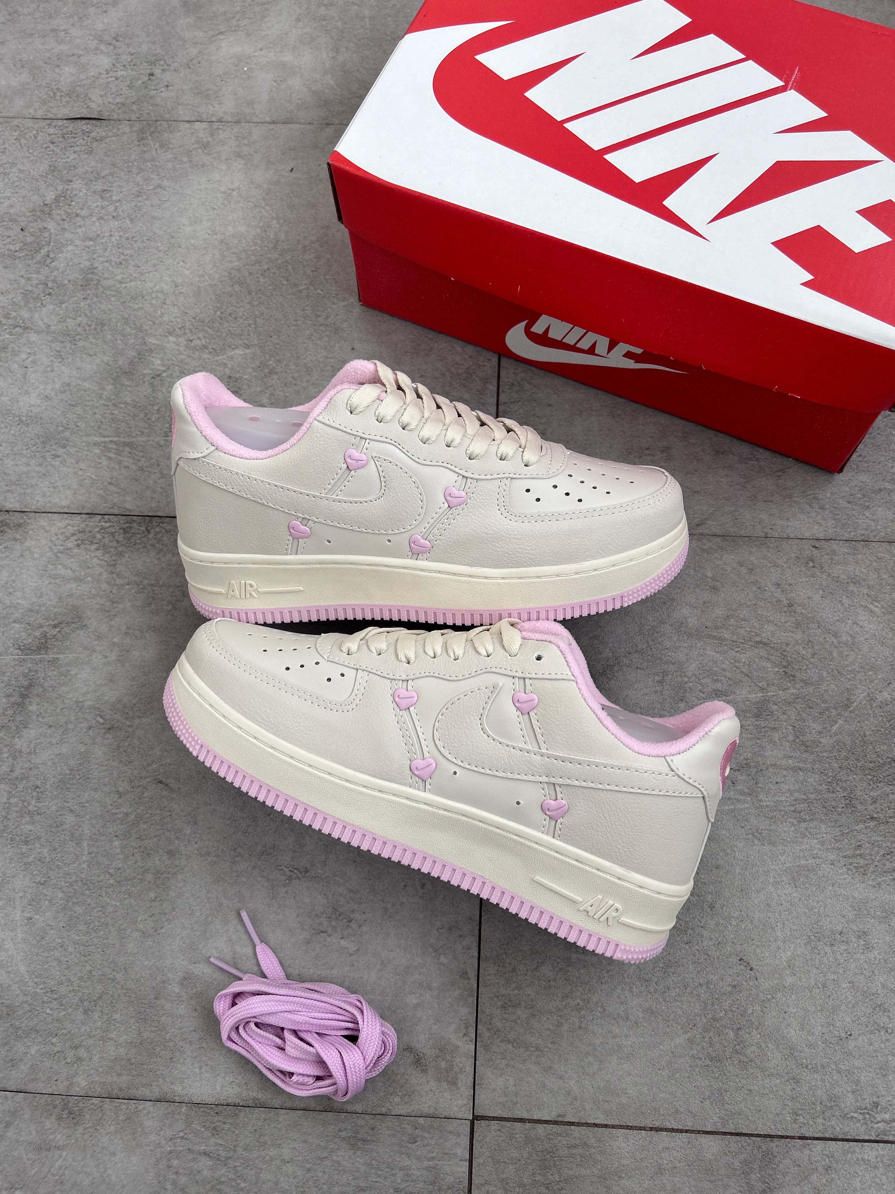 Nike Air Force 1 ’07 - Pink Hearts