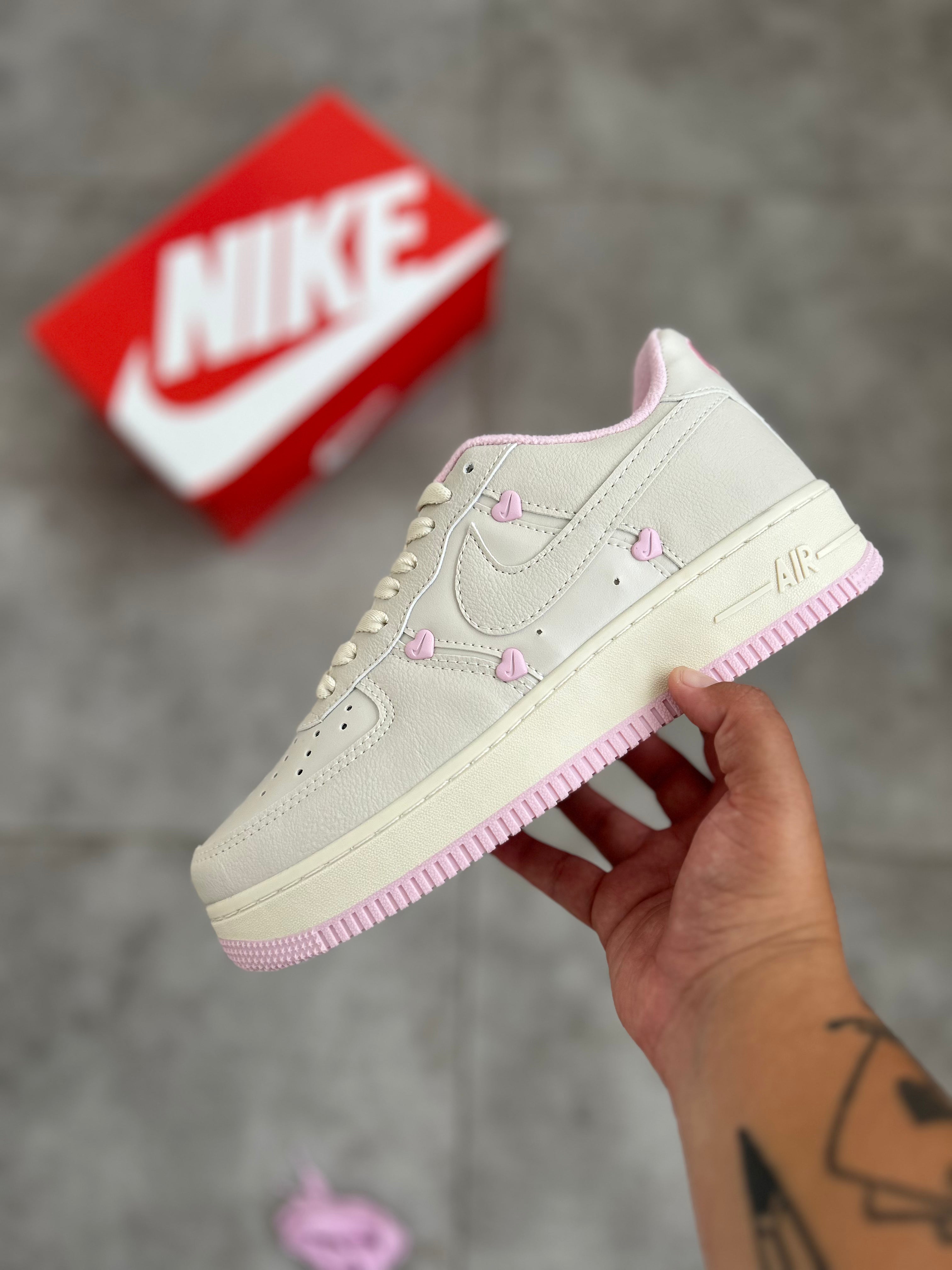 Nike Air Force 1 ’07 - Pink Hearts