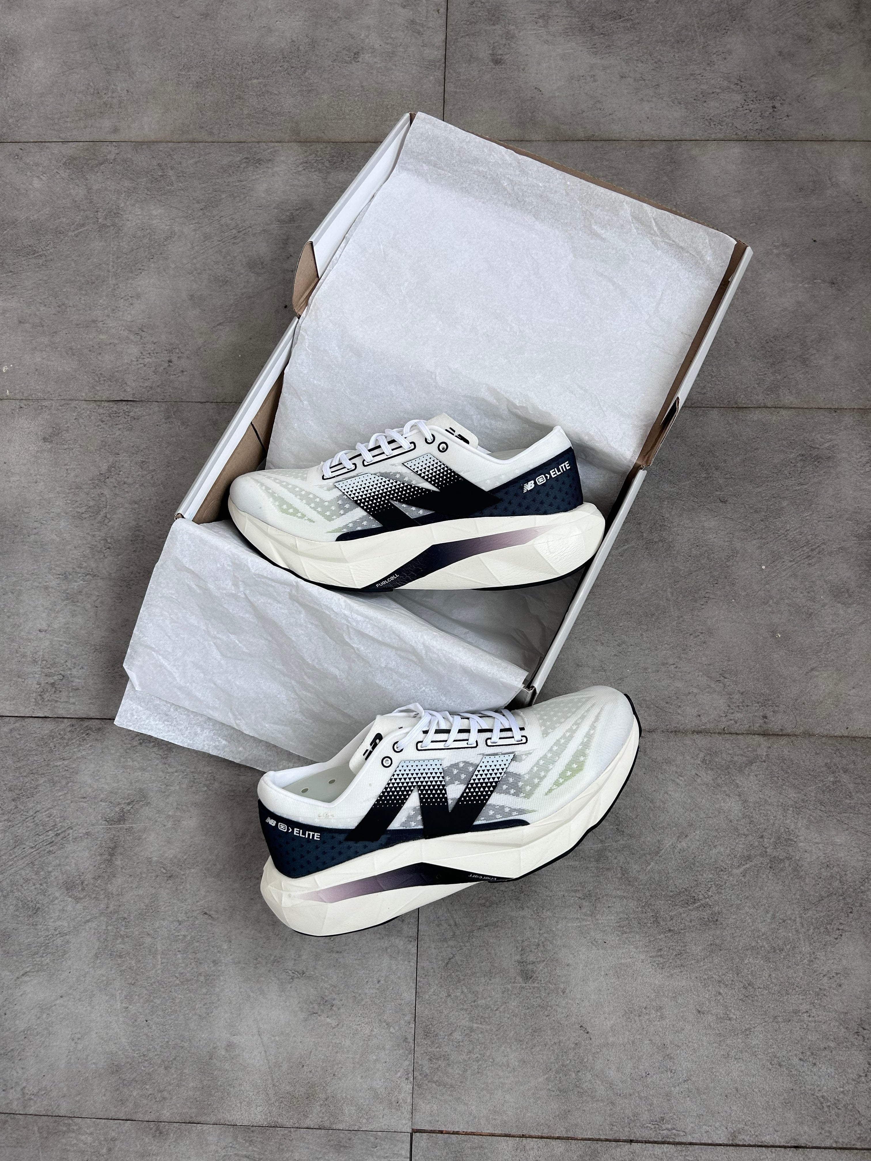 New Balance FuelCell SuperComp Elite v5 - White/Black