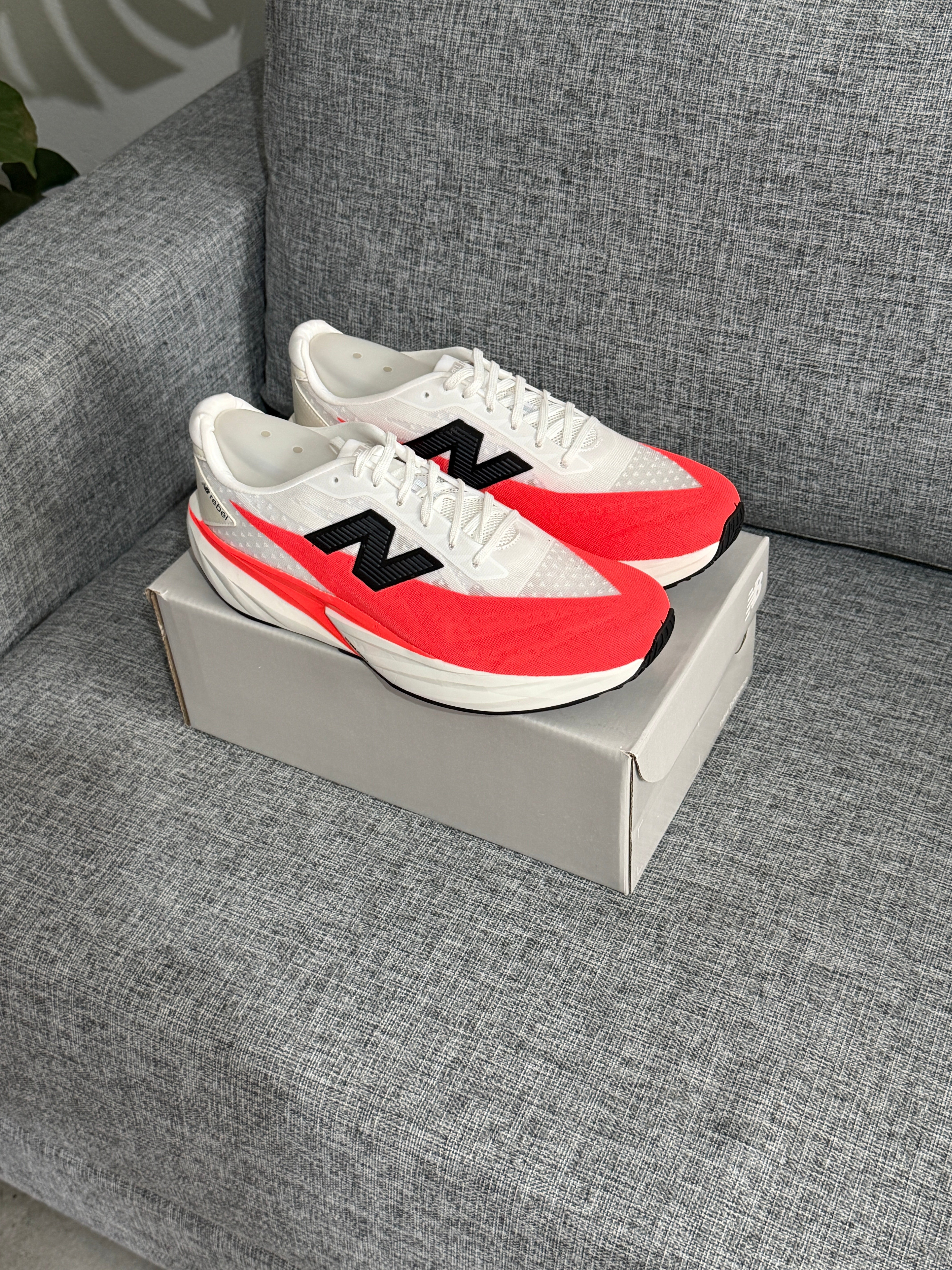 New Balance FuelCell Rebel v4 - White / Red / Black