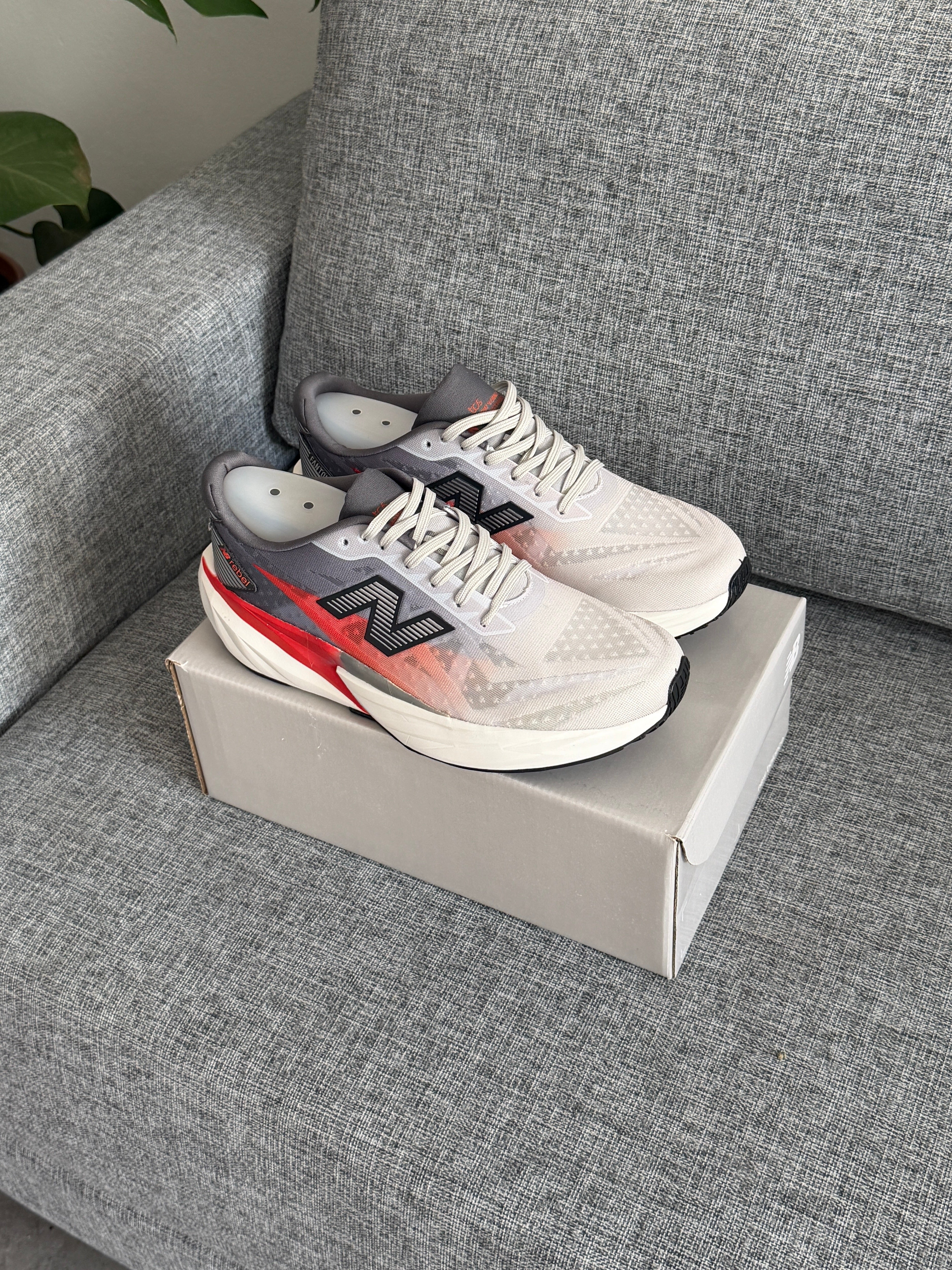 New Balance FuelCell Rebel v5 - White/Red