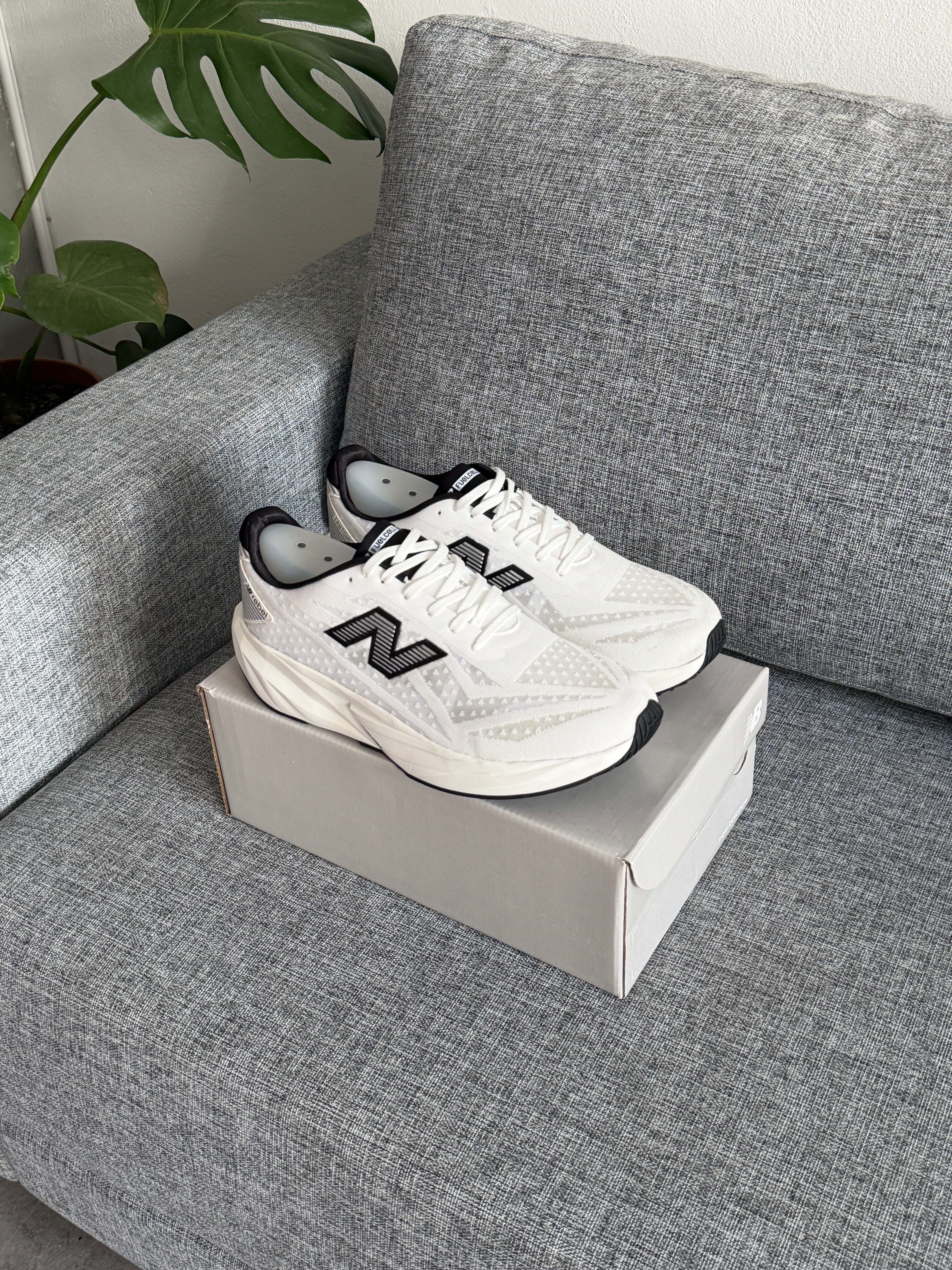 New Balance FuelCell Rebel v5 - White/Black