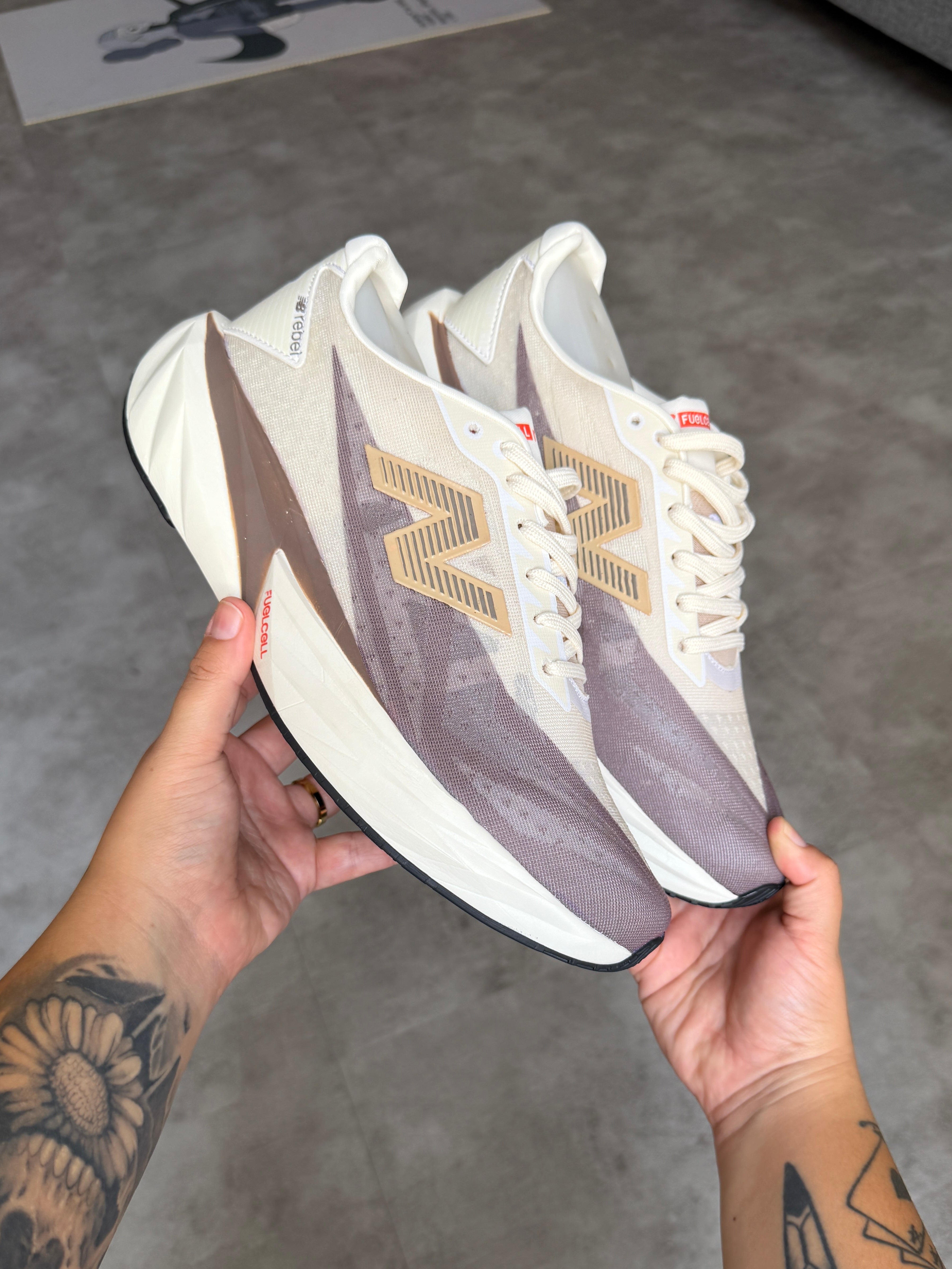 New Balance FuelCell Rebel v5 - Linen / Mushroom