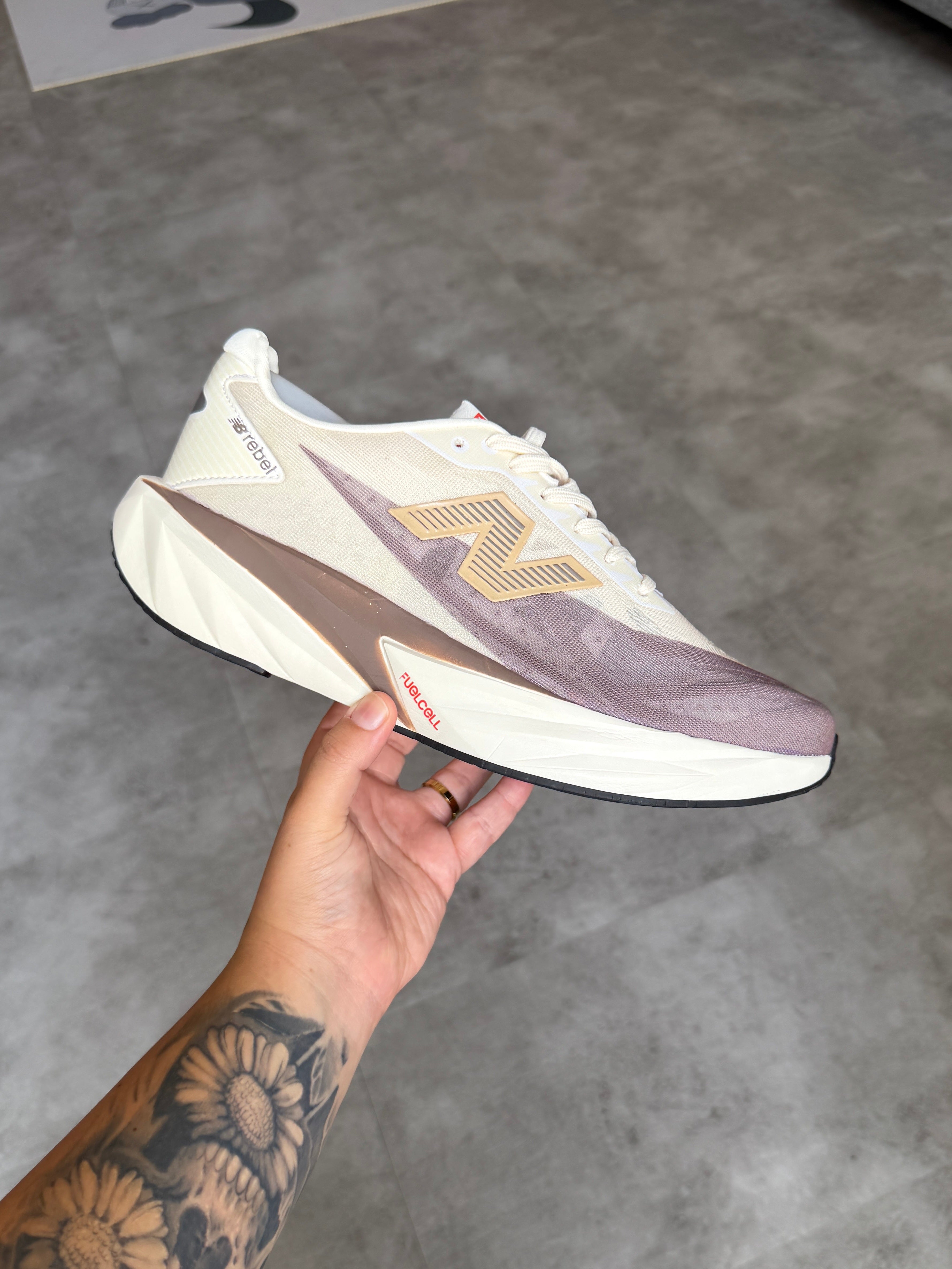 New Balance FuelCell Rebel v5 - Linen / Mushroom