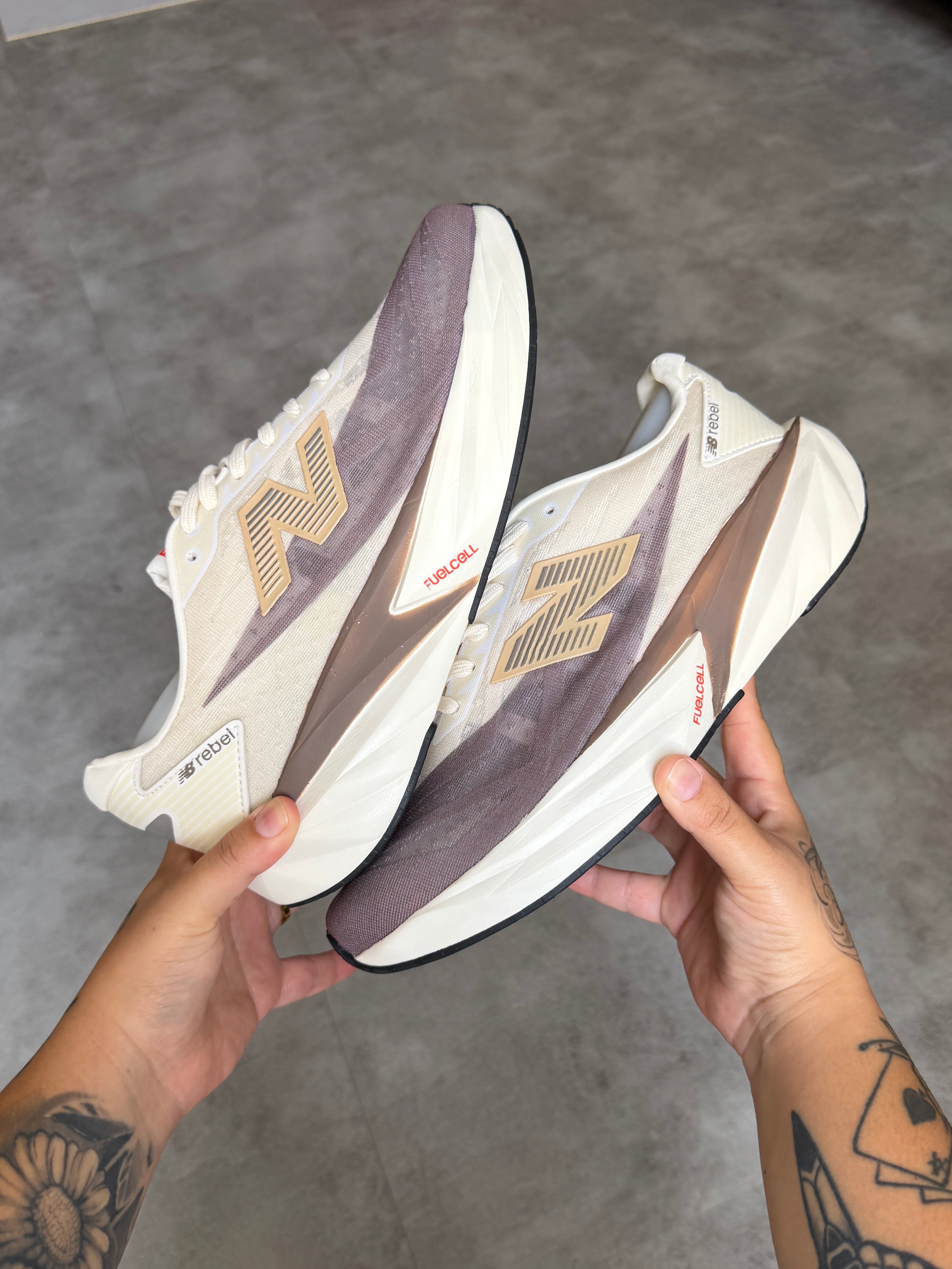 New Balance FuelCell Rebel v5 - Linen / Mushroom
