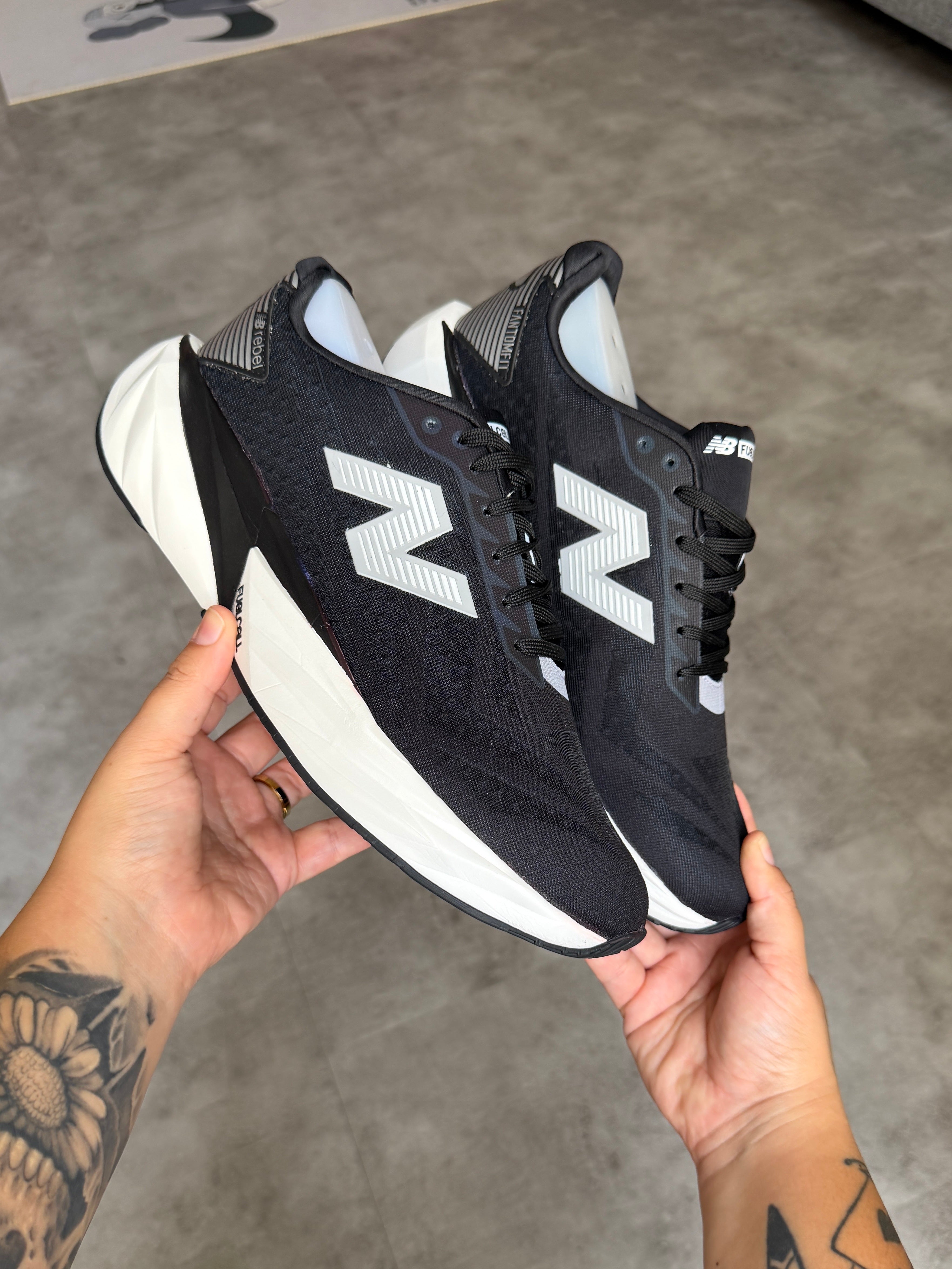 New Balance FuelCell Rebel v5 - Black/White