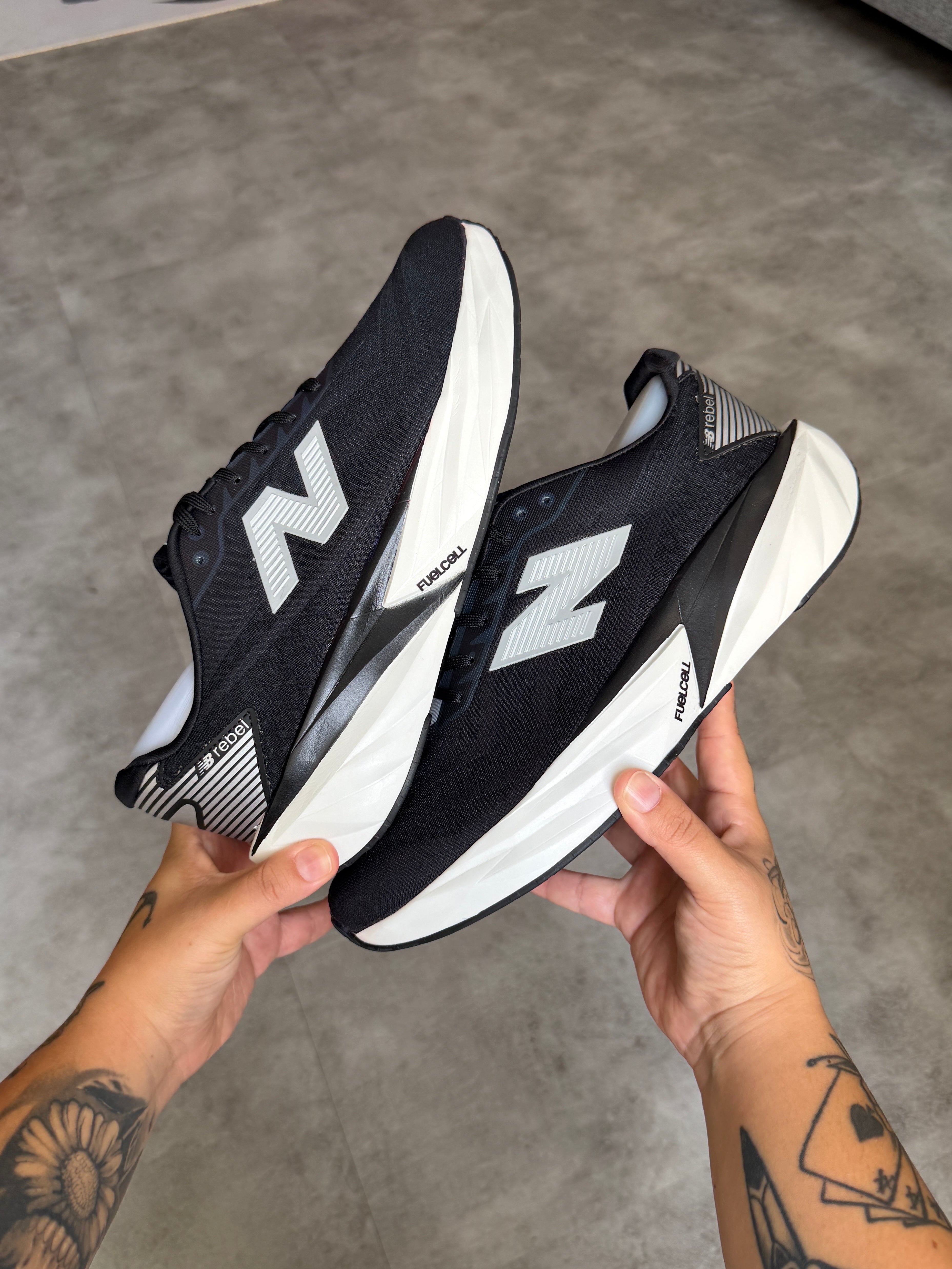 New Balance FuelCell Rebel v5 - Black/White