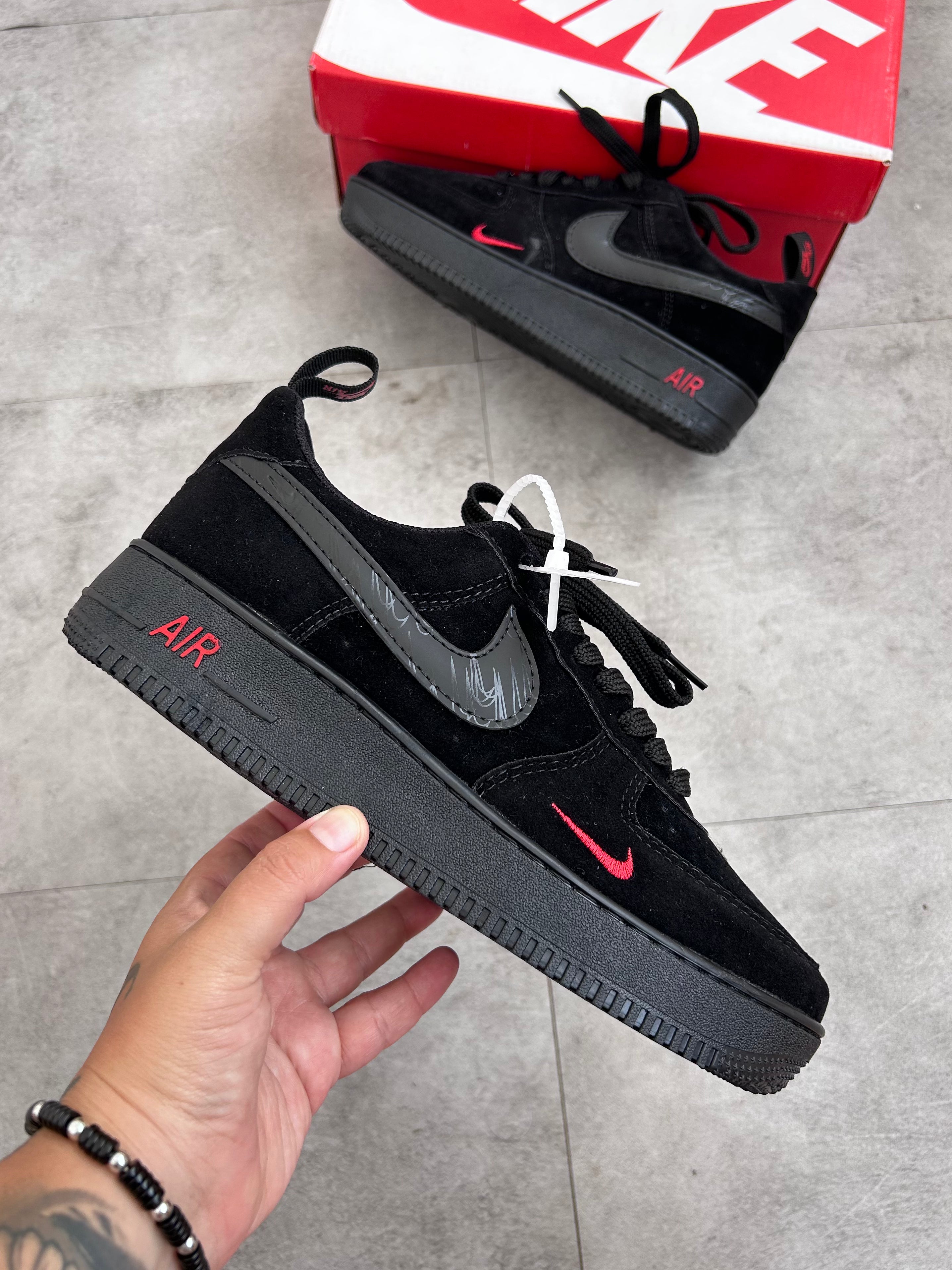 Nike Air Force 1 ’07 LV8 Black/Anthracite Mini Swoosh