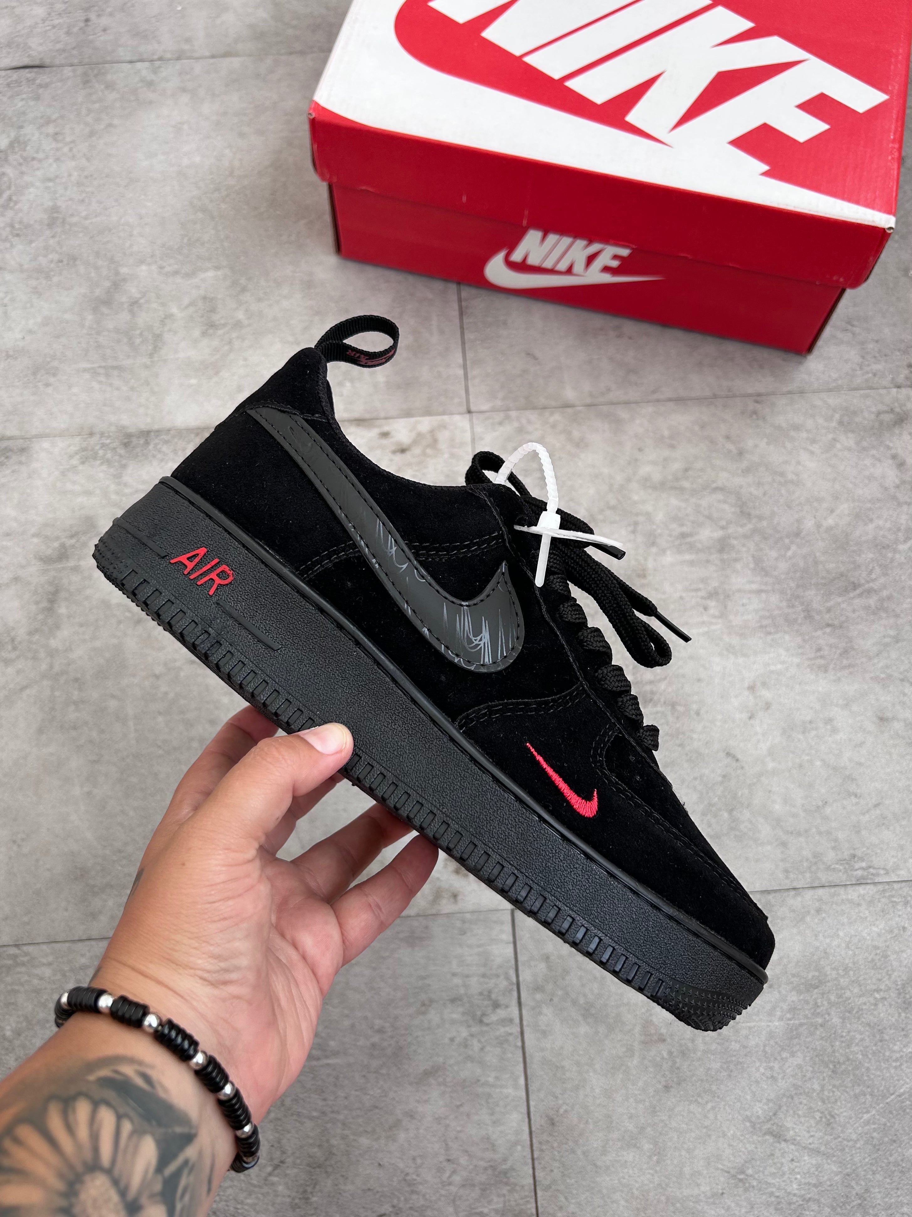 Nike Air Force 1 ’07 LV8 Black/Anthracite Mini Swoosh