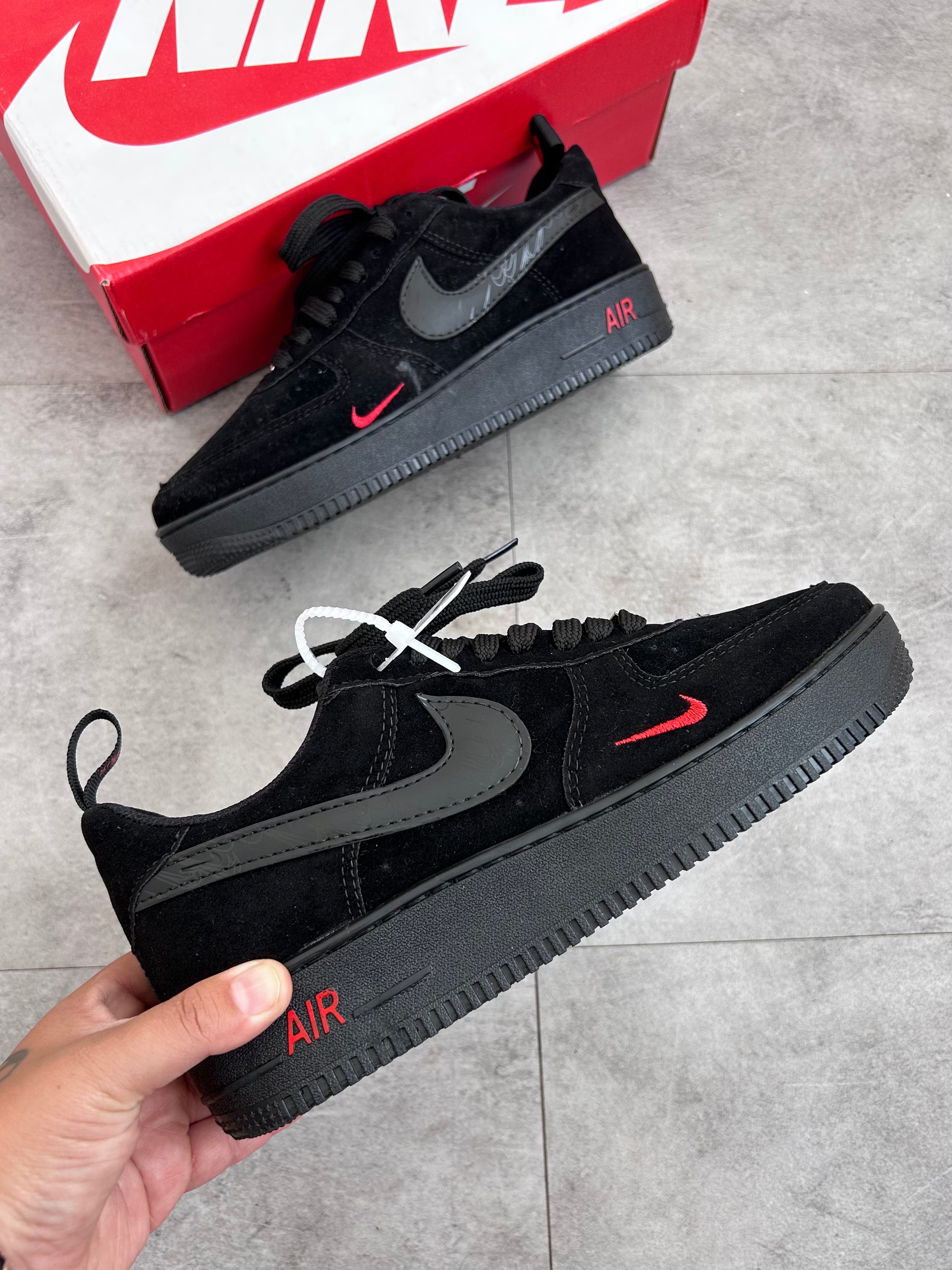 Nike Air Force 1 ’07 LV8 Black/Anthracite Mini Swoosh