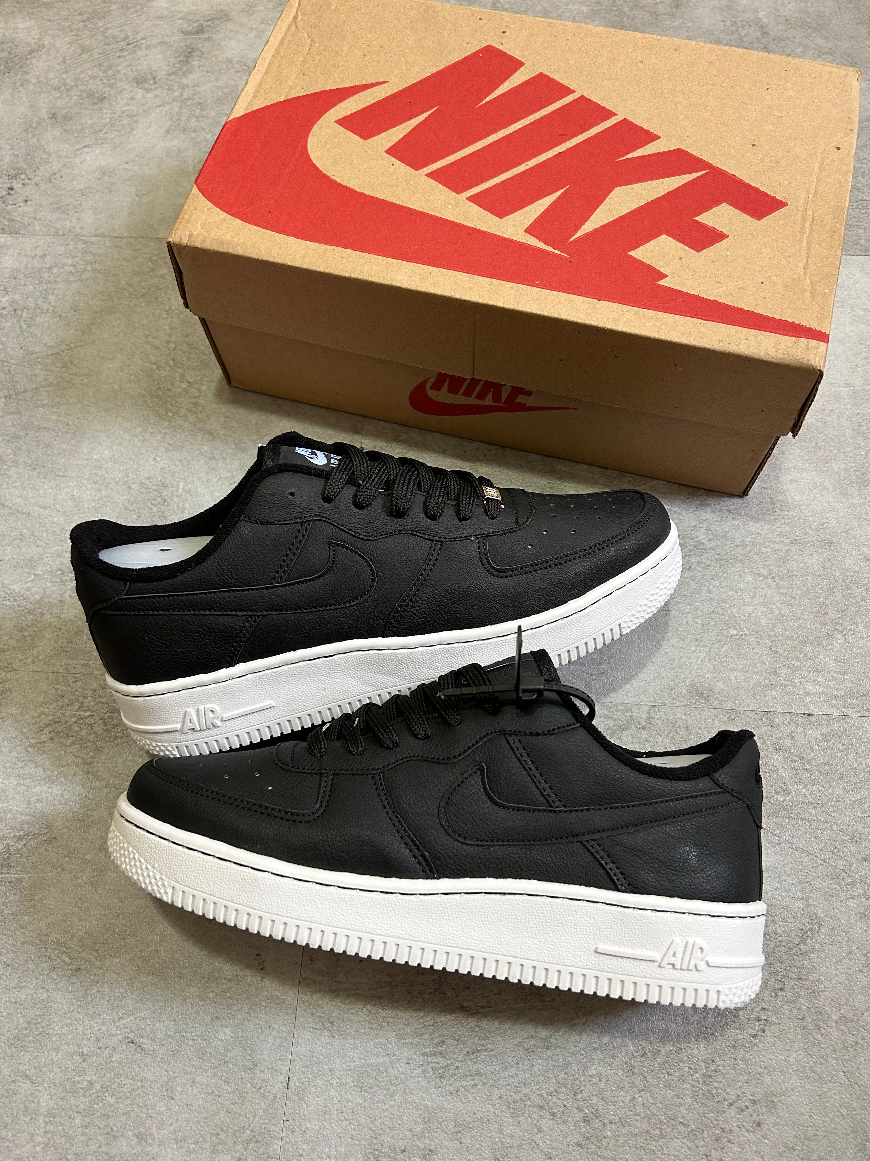 Nike Air Force 1 ’07 - Black/White