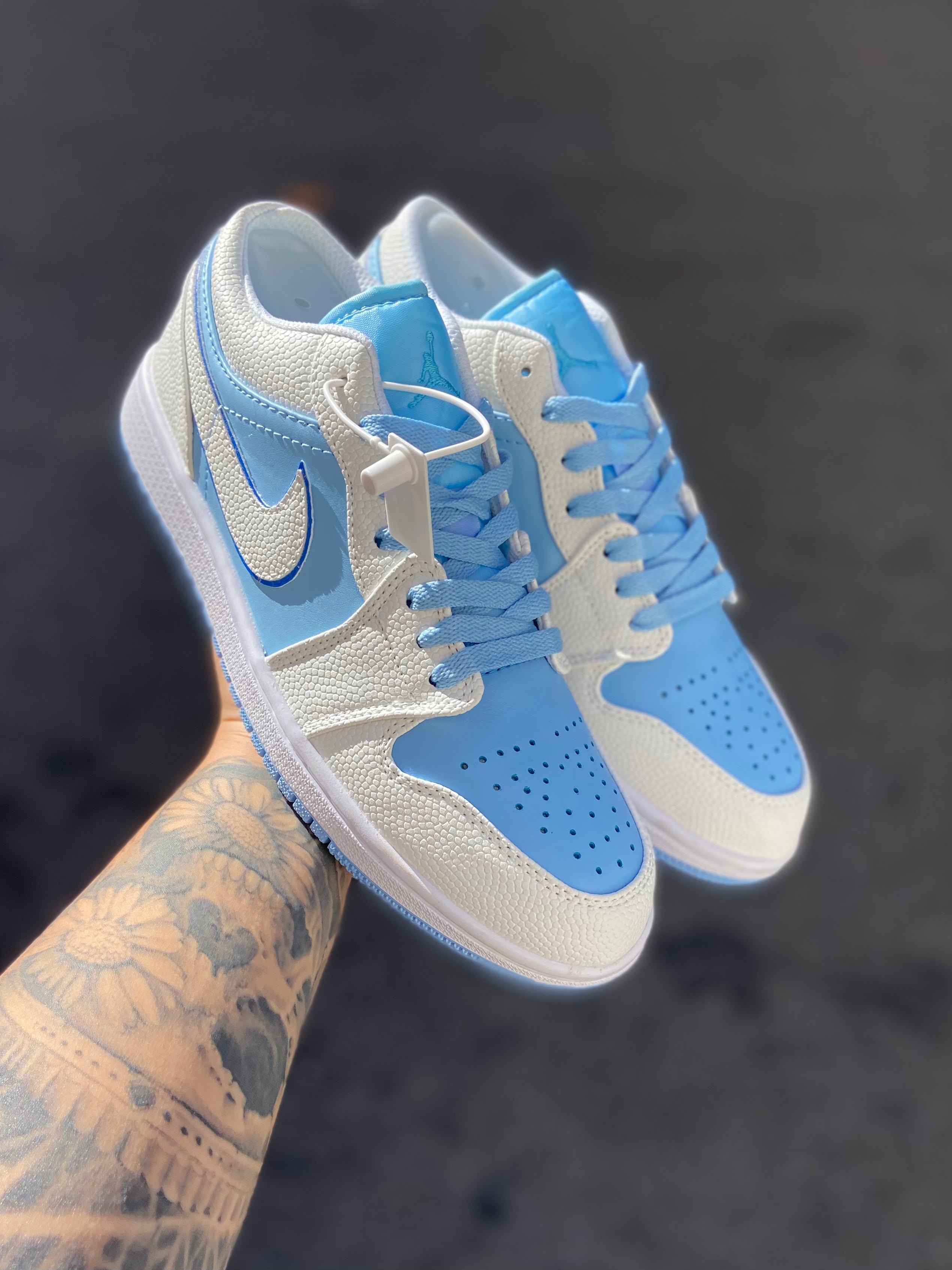 Air Jordan 1 Low - University Blue (UNC)