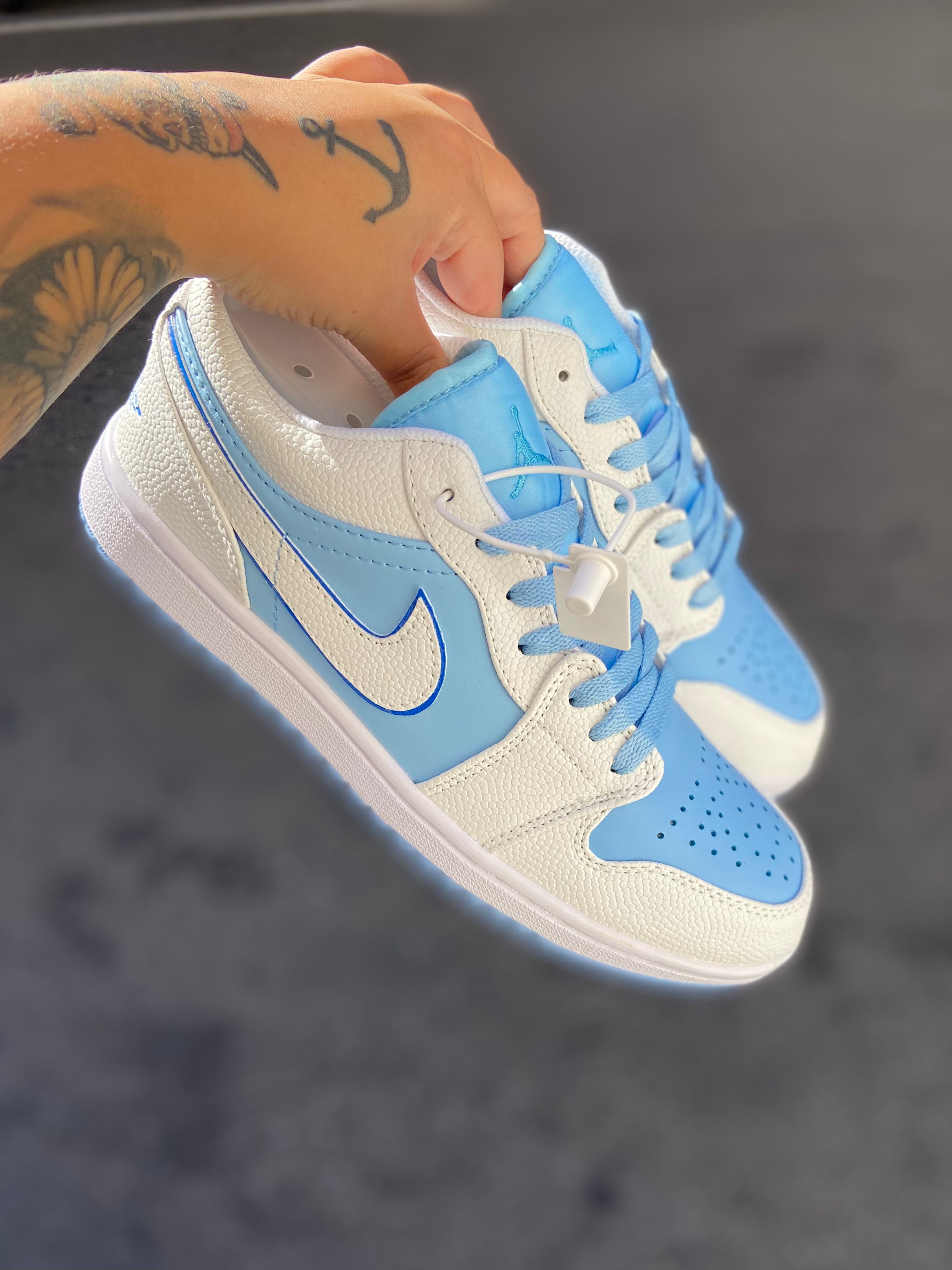 Air Jordan 1 Low - University Blue (UNC)