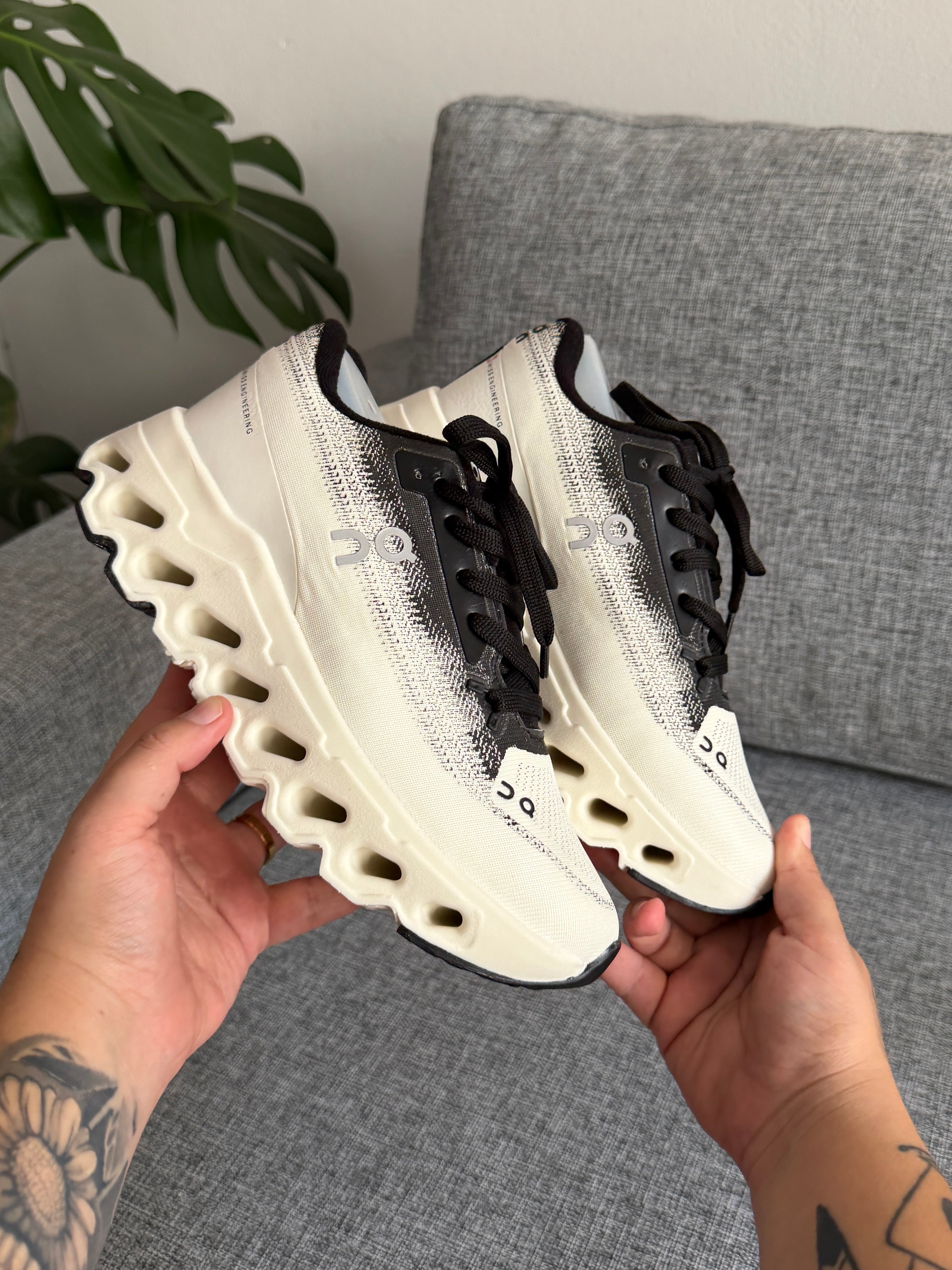 On Running Cloudmonster - Undyed/Black