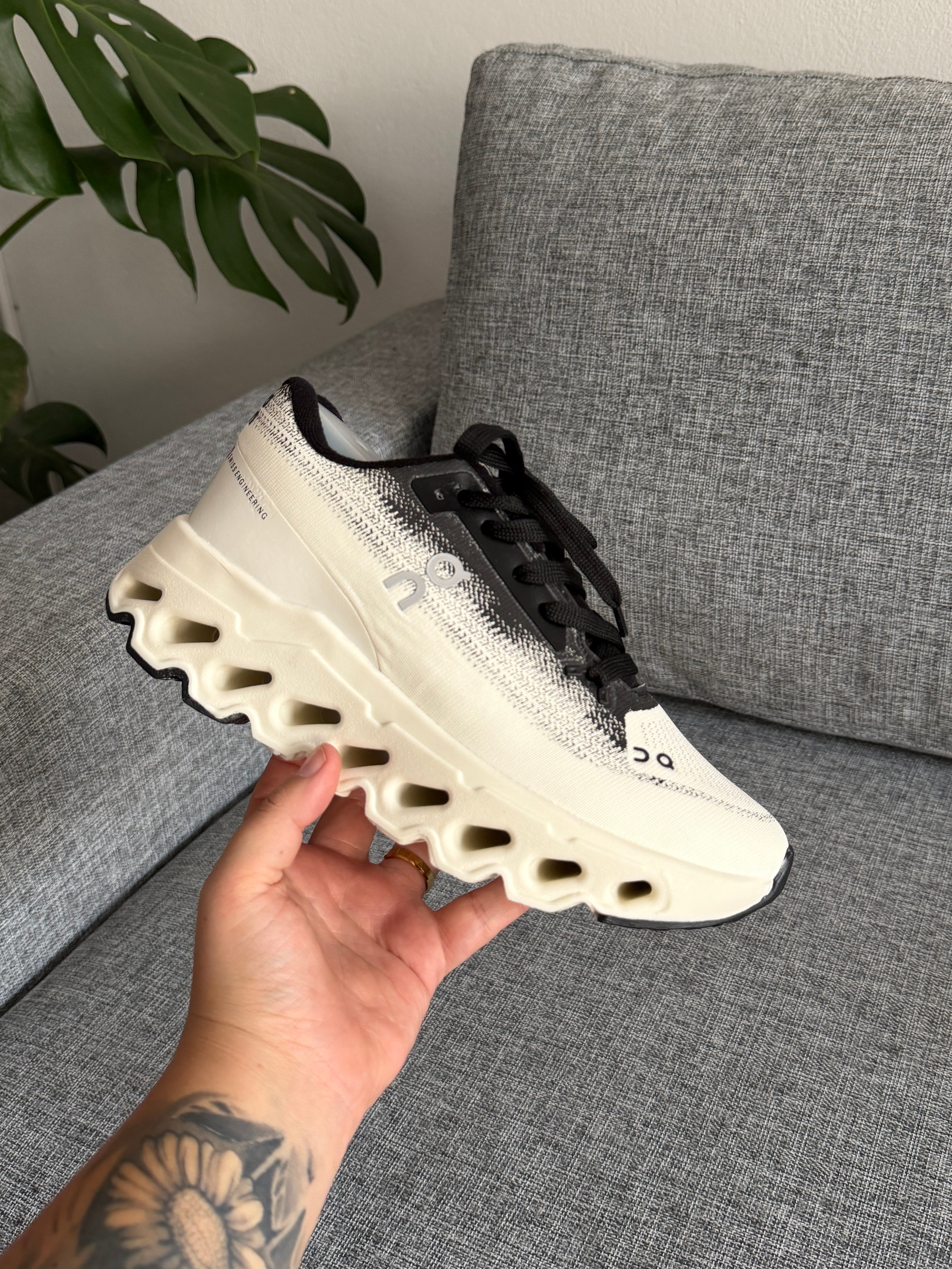 On Running Cloudmonster - Undyed/Black