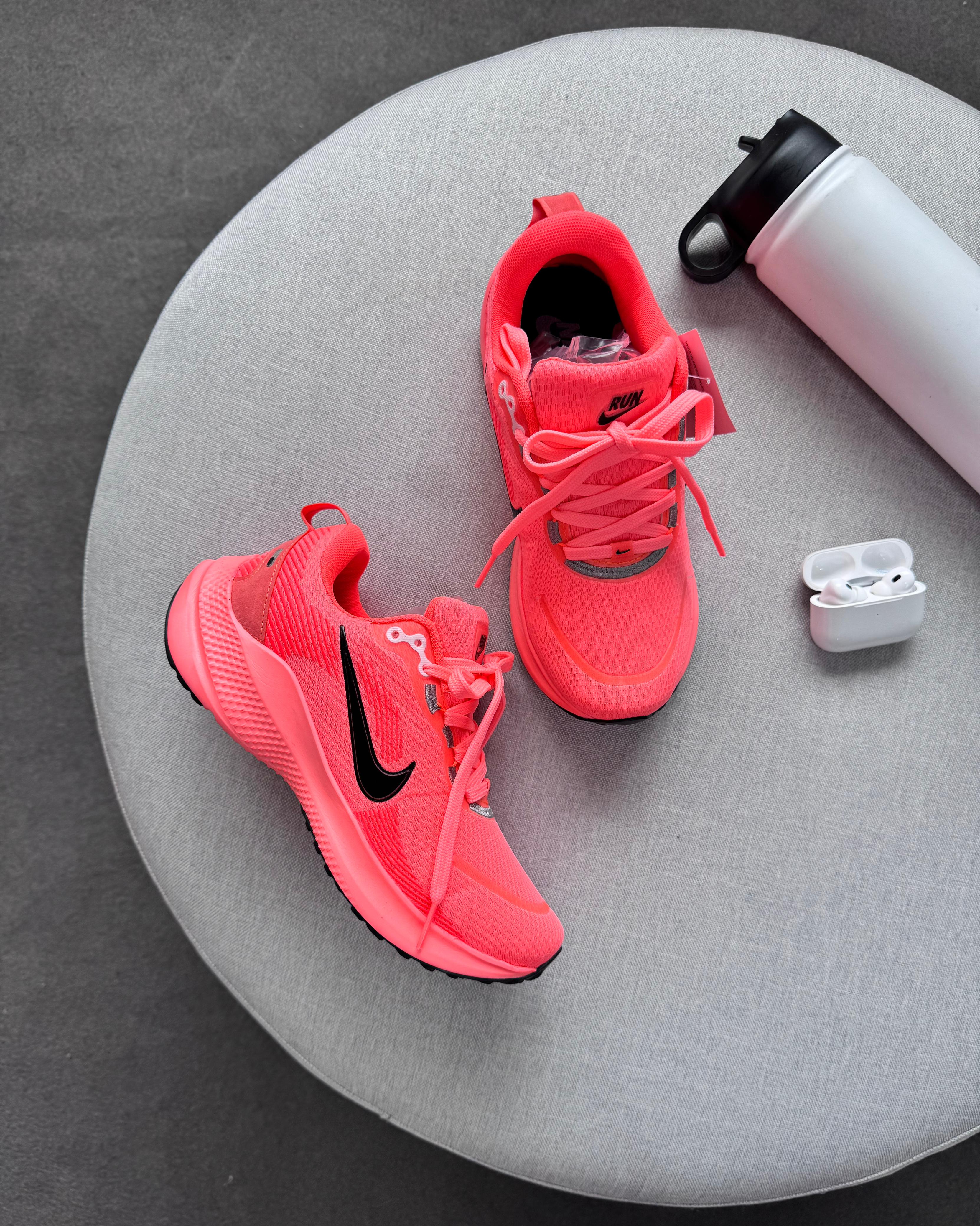 Nike Zoom Vomero 18 Triple Coral
