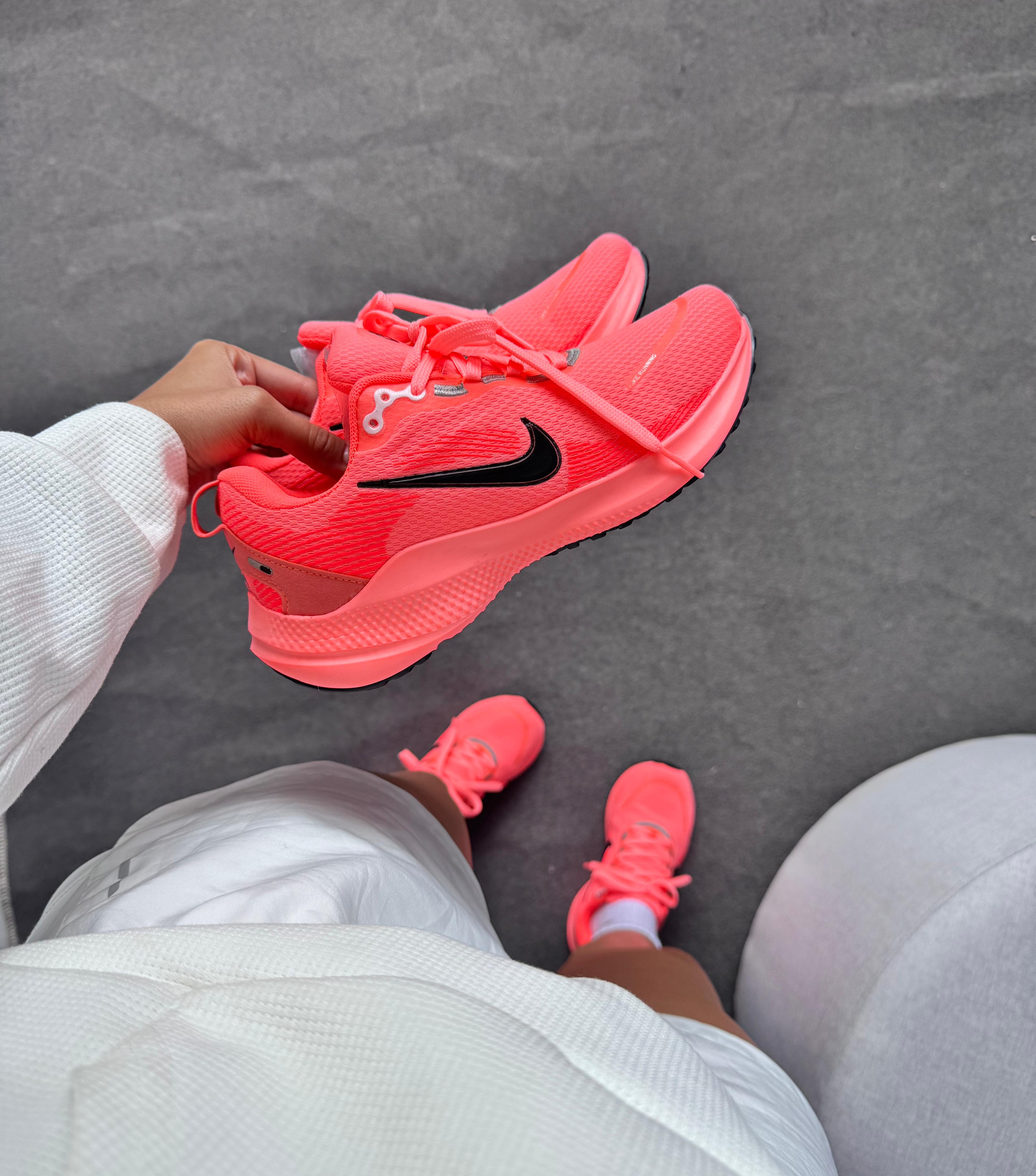 Nike Zoom Vomero 18 Triple Coral