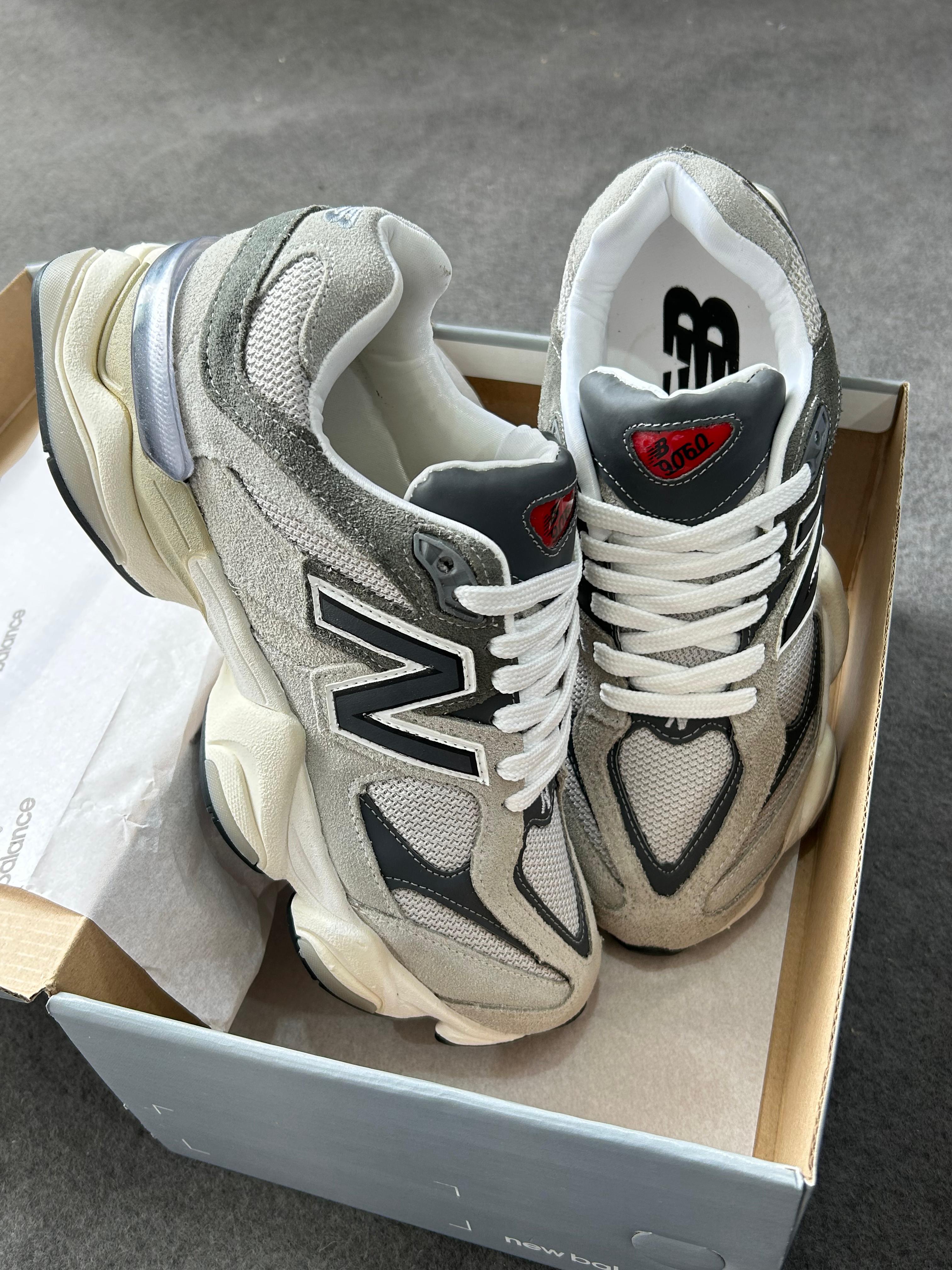 New Balance 9060 Cinza Caqui