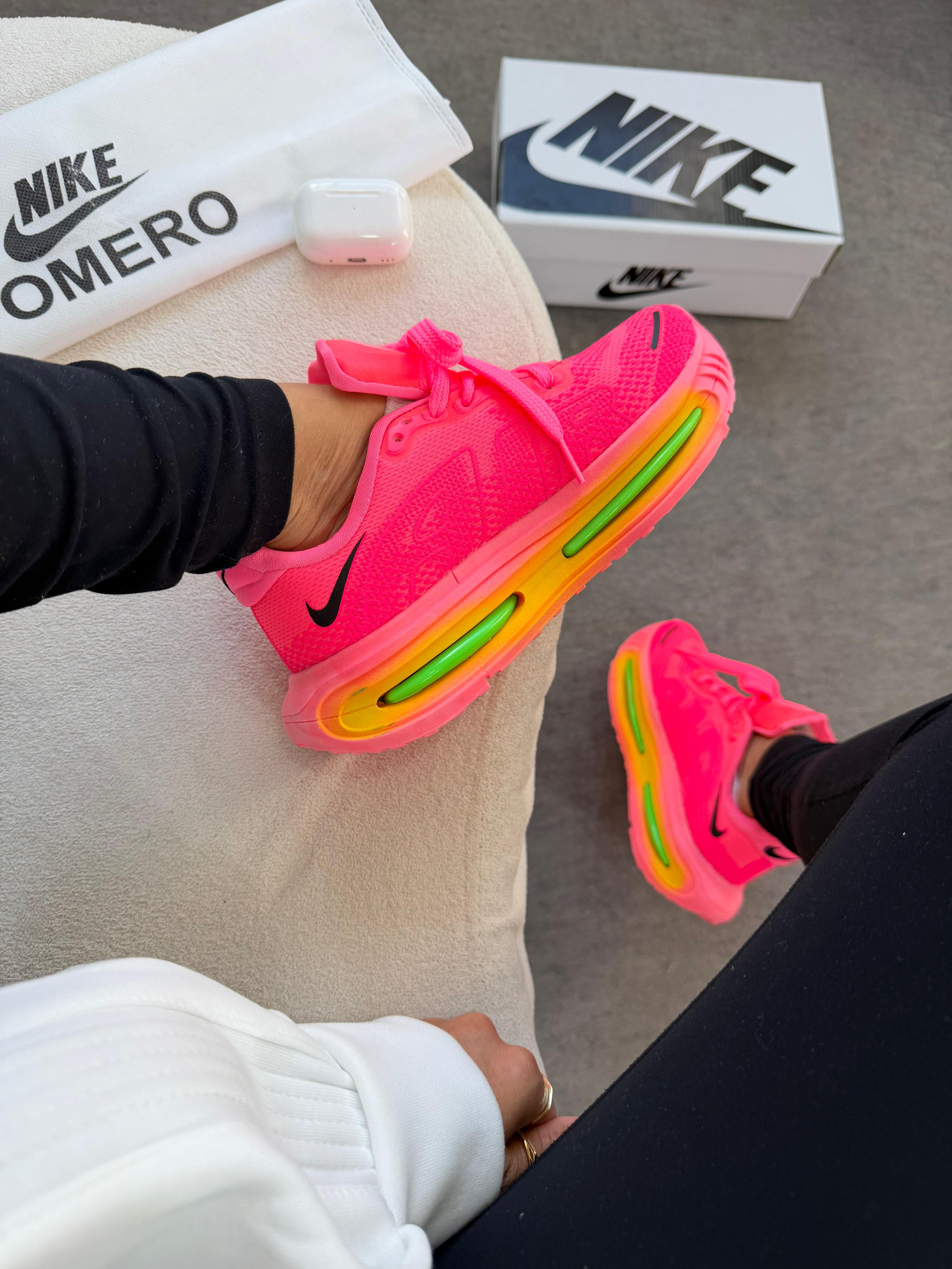 Nike Zoom Vomero 17 Triple Rosa