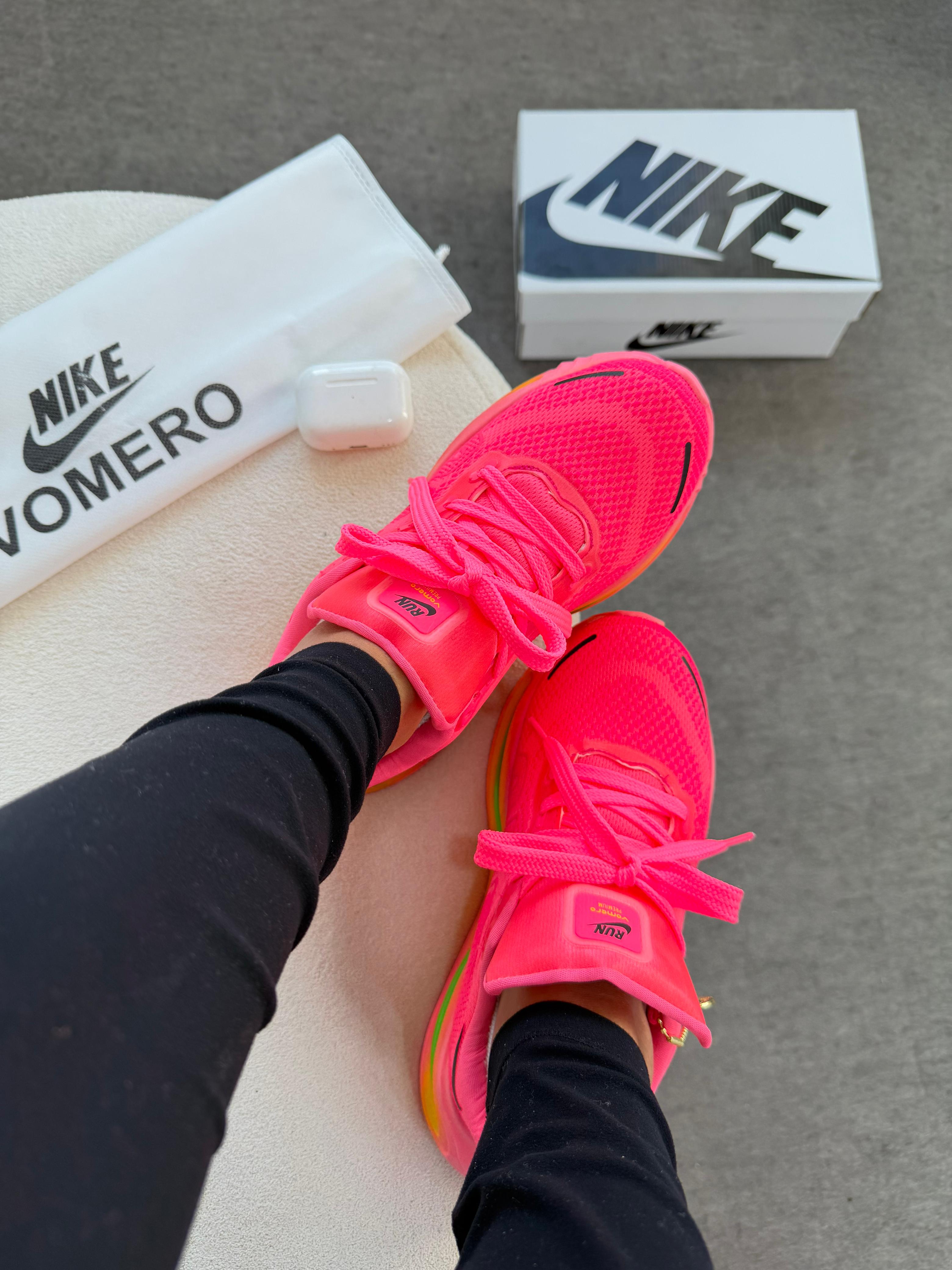 Nike Zoom Vomero 17 Triple Rosa
