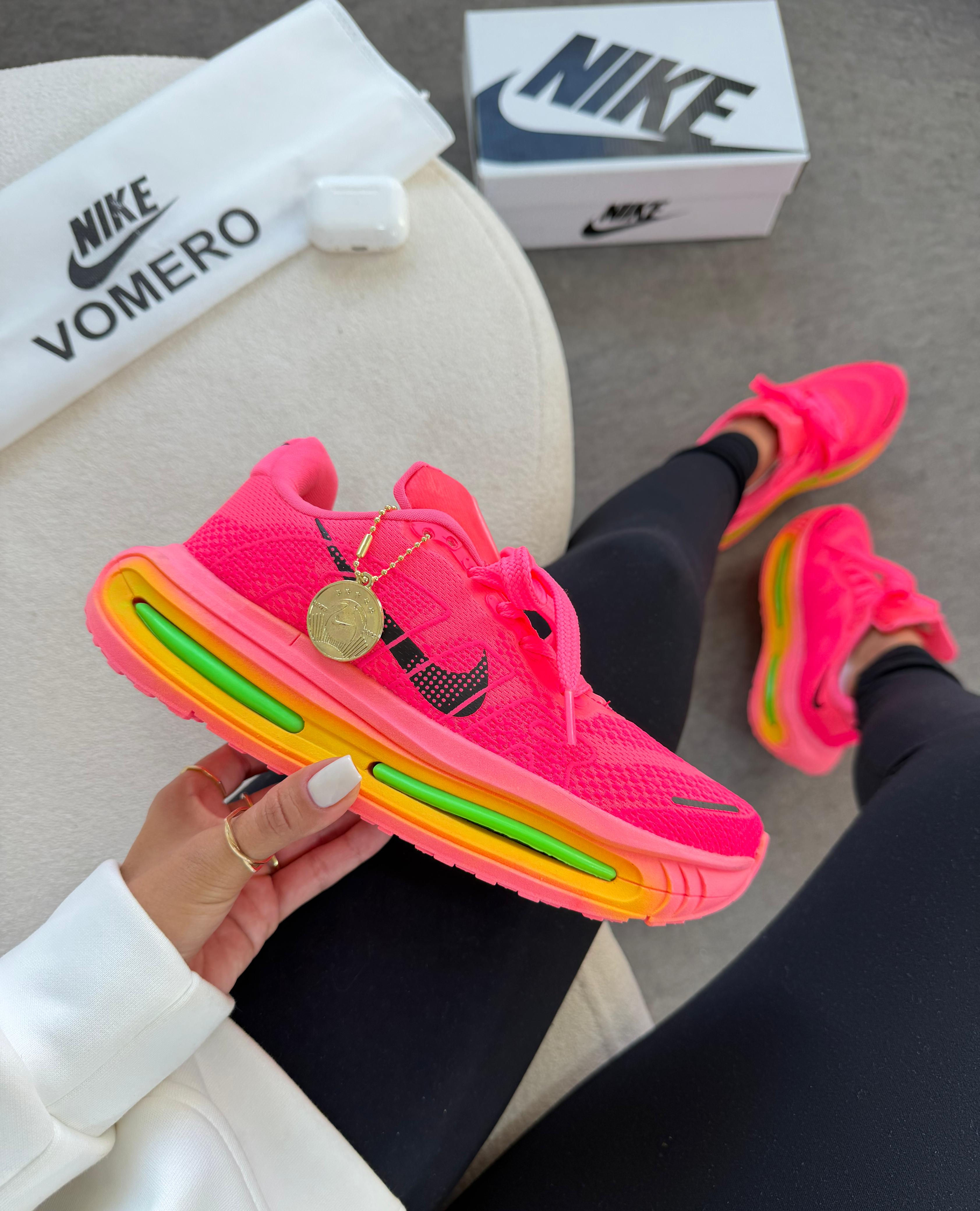 Nike Zoom Vomero 17 Triple Rosa