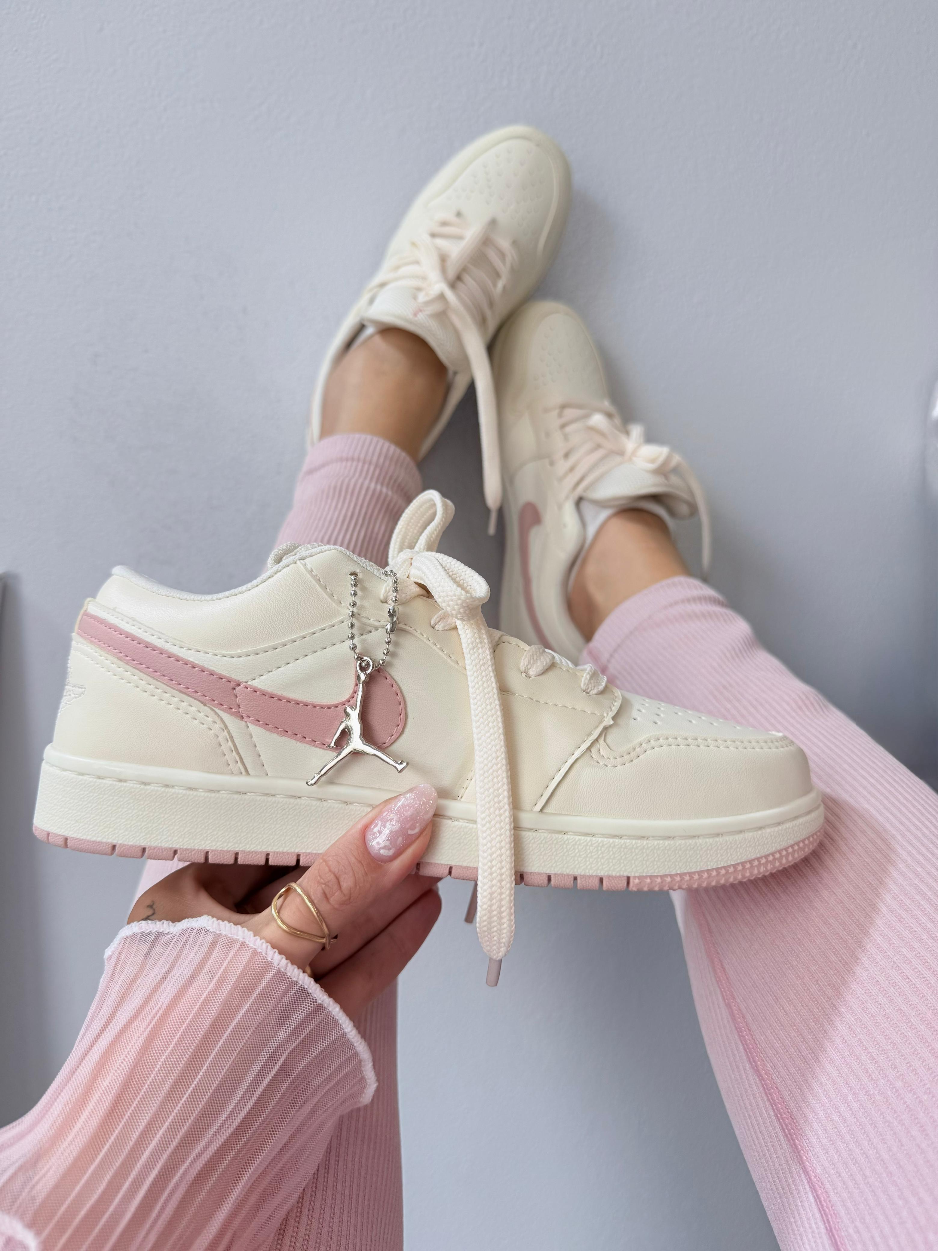 Nike Air Jordan 1 Low OG Trophy Room Away Branco Rosê