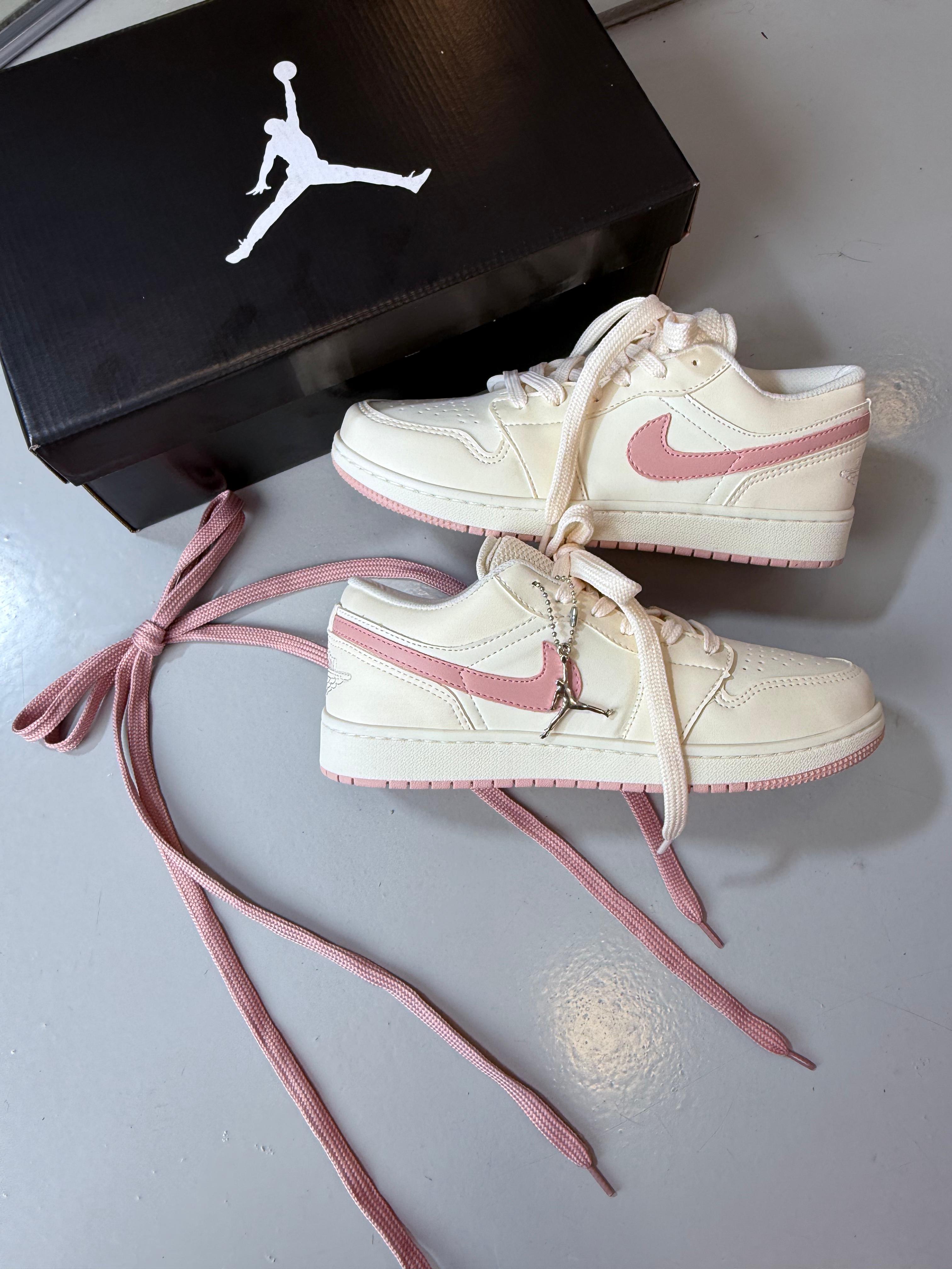 Nike Air Jordan 1 Low OG Trophy Room Away Branco Rosê