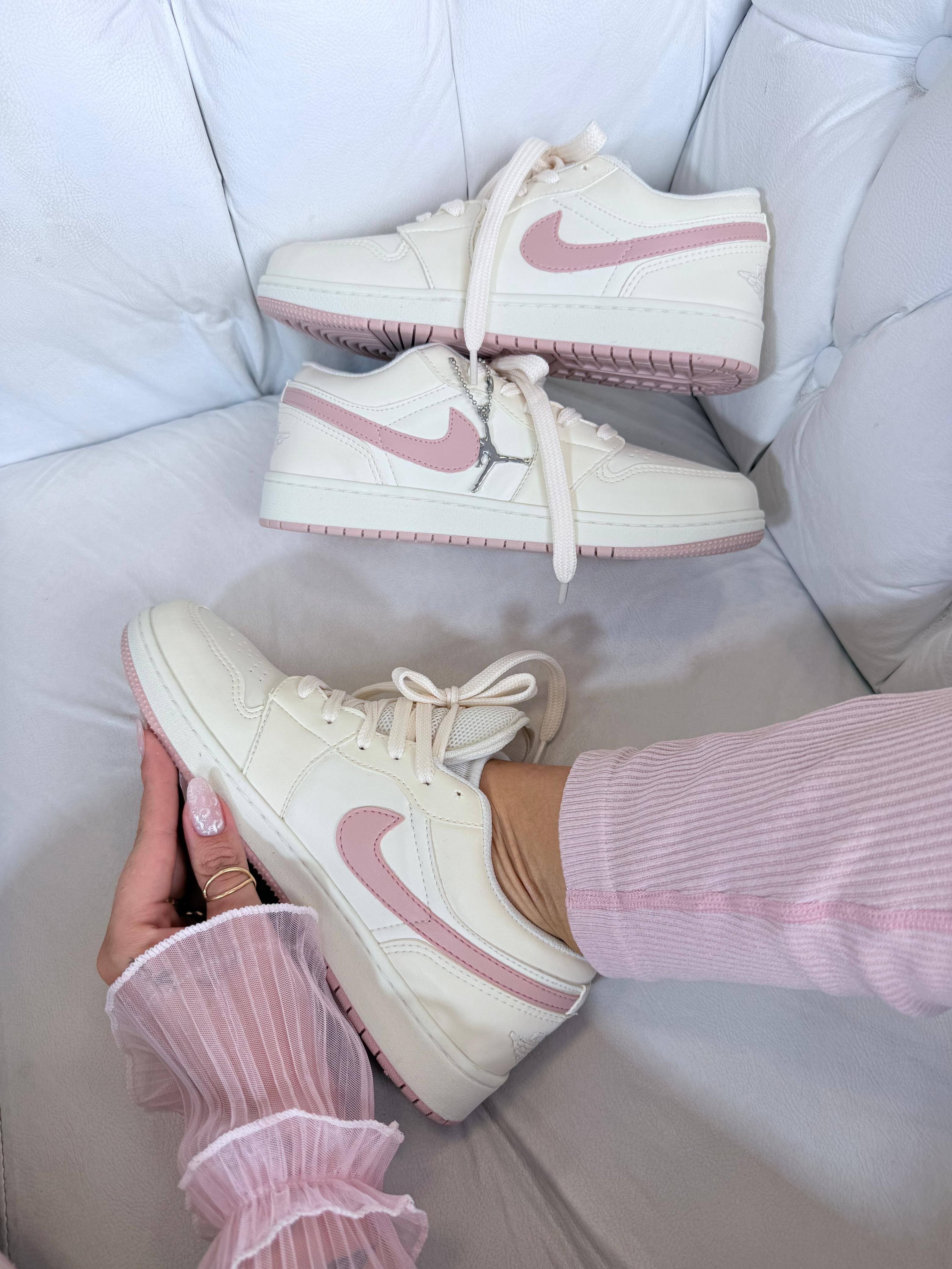 Nike Air Jordan 1 Low OG Trophy Room Away Branco Rosê