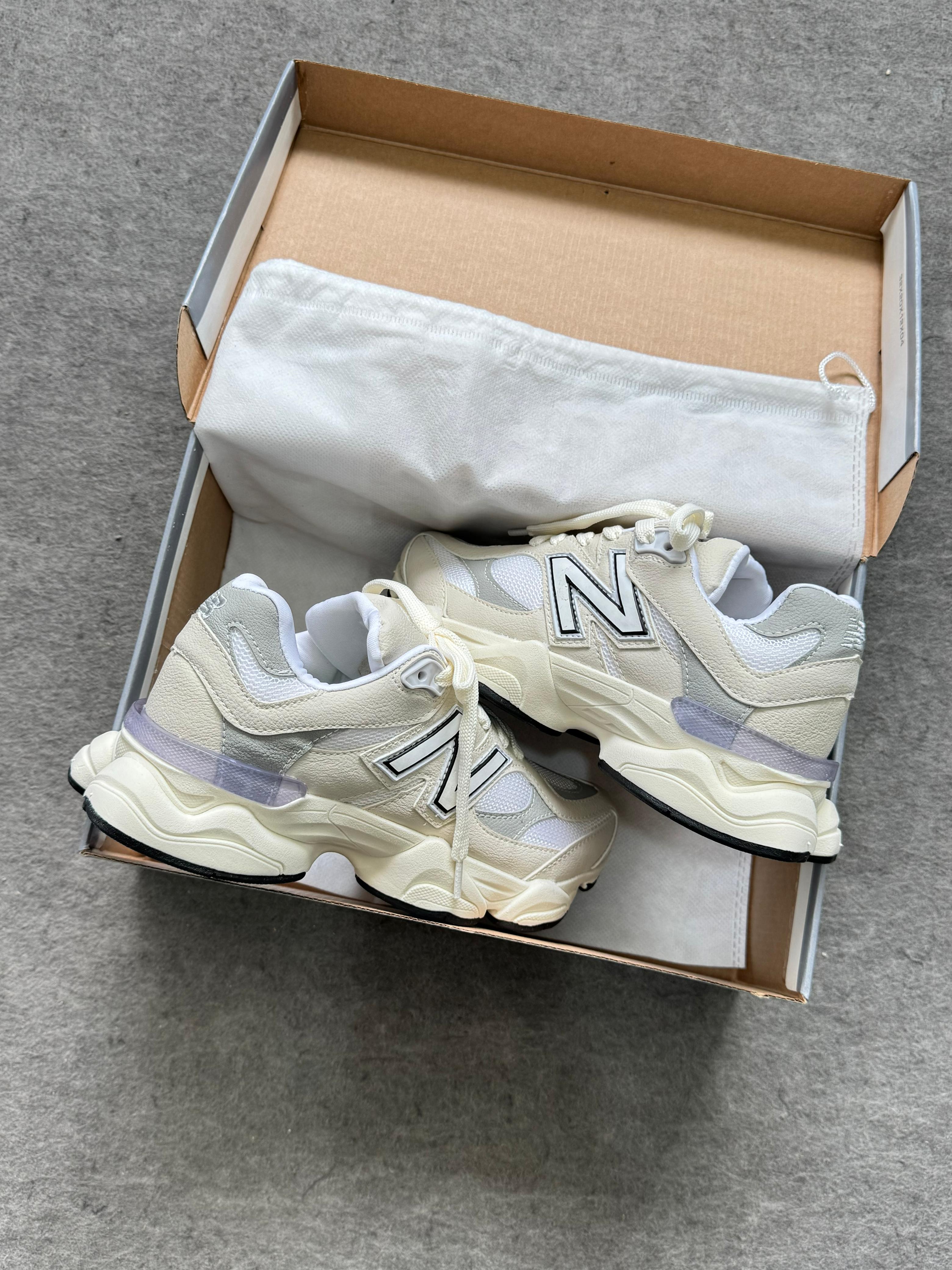 New Balance 9060 Off White Cinza
