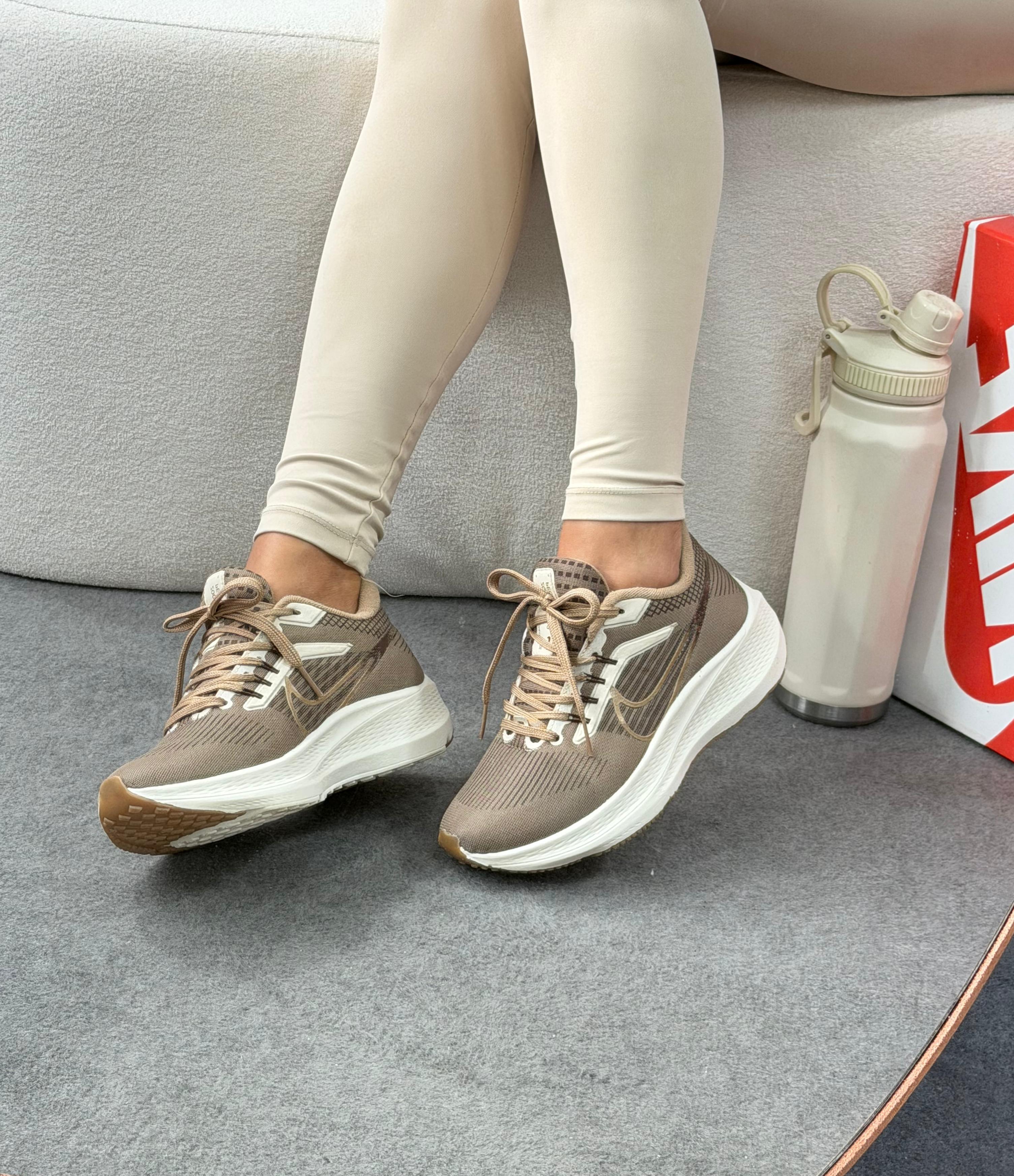 Nike Zoom Court Running Capucino