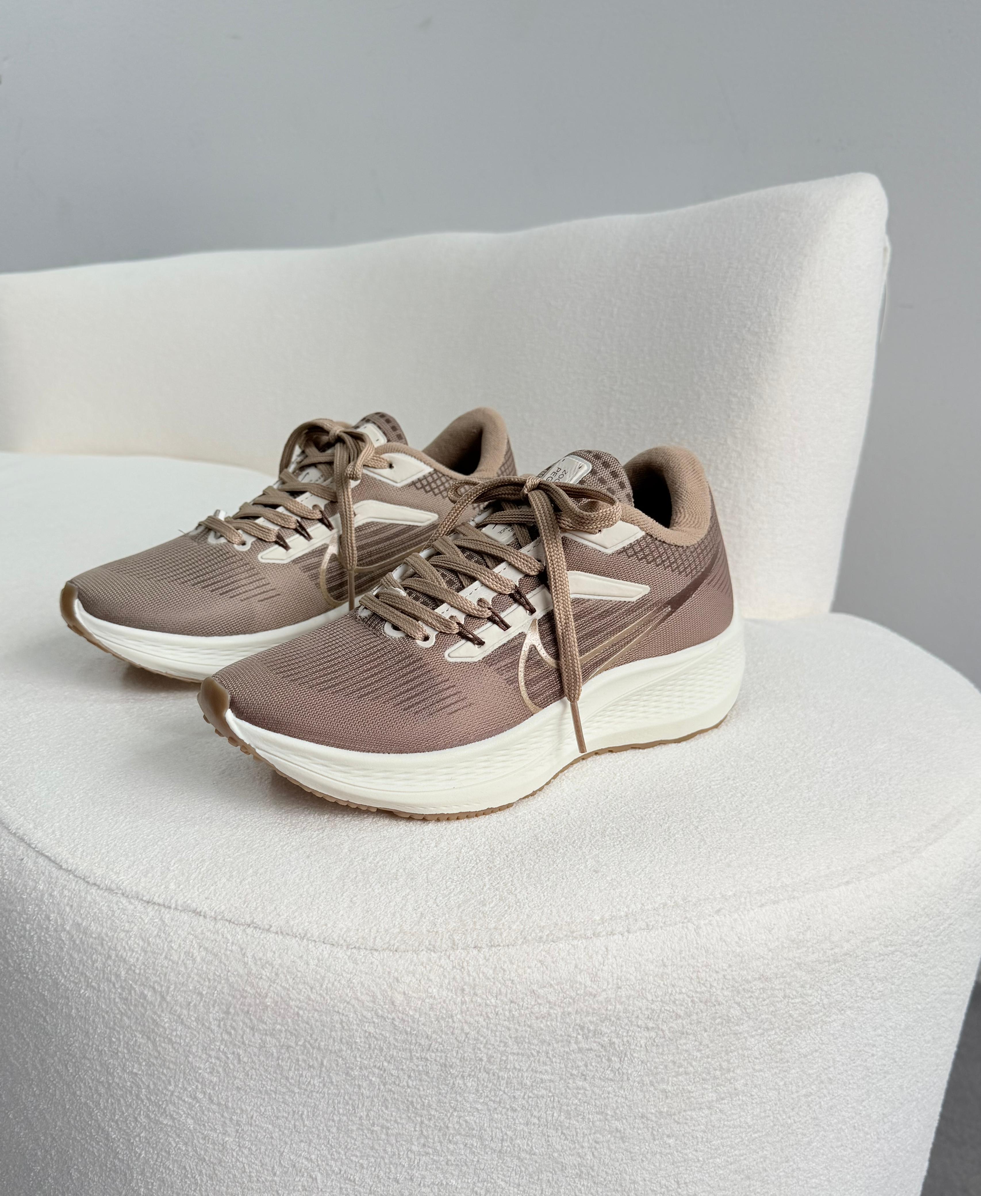 Nike Zoom Court Running Capucino