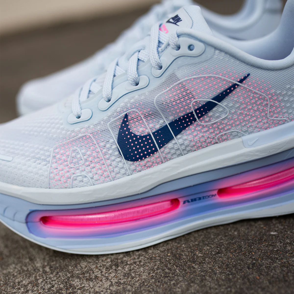 Nike Zoom Vomero 18 Branco Azul Rosa
