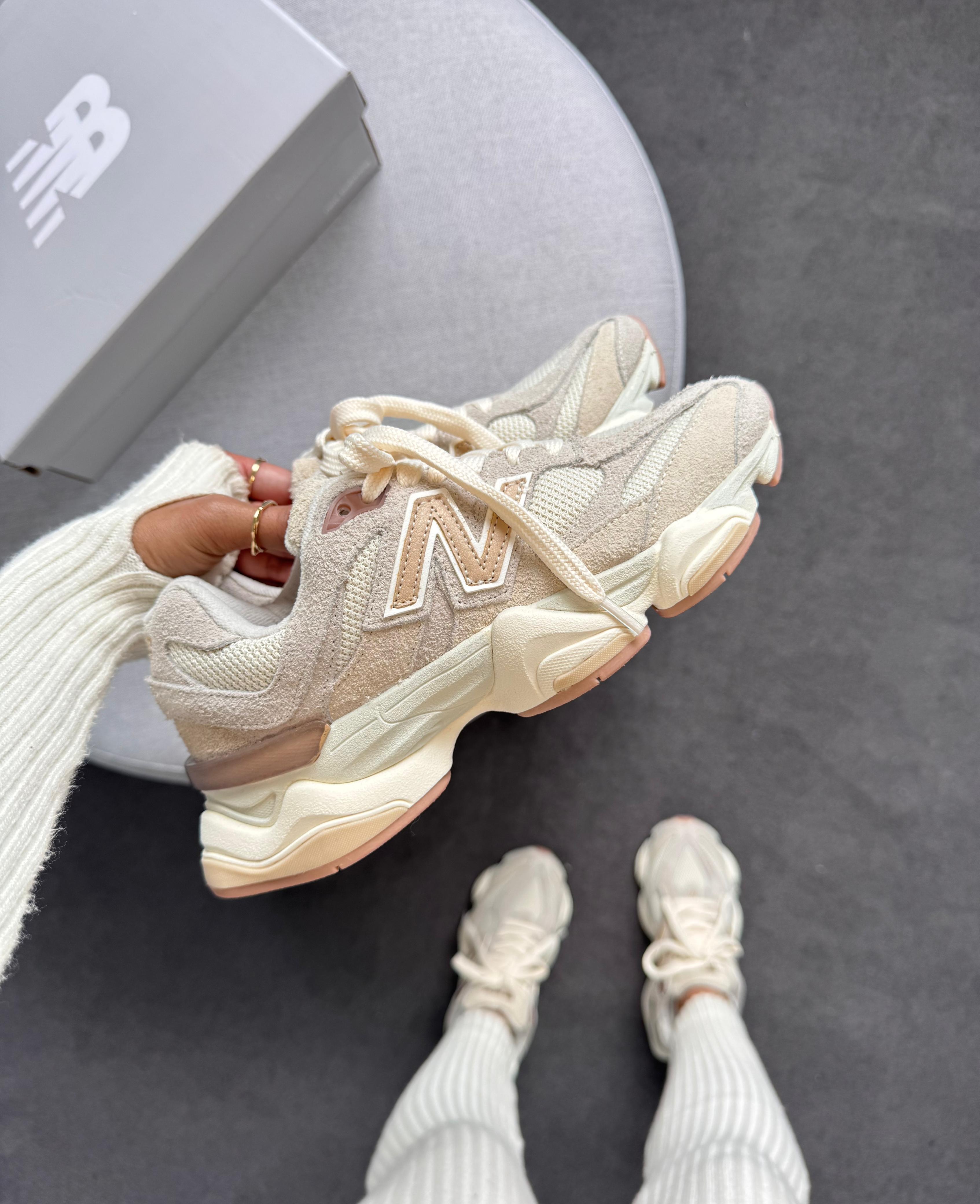 New Balance 9060 Off White Salmão
