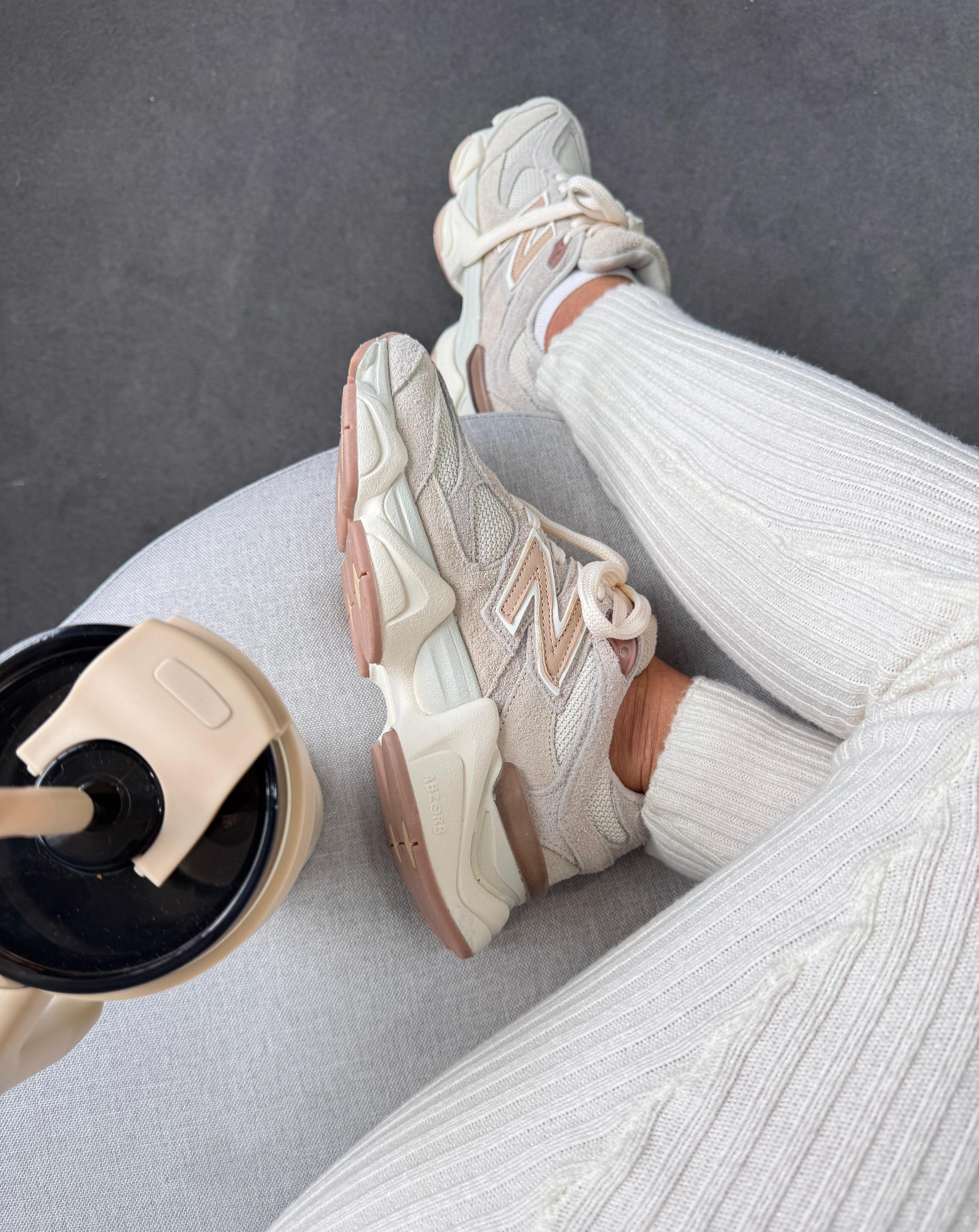 New Balance 9060 Off White Salmão