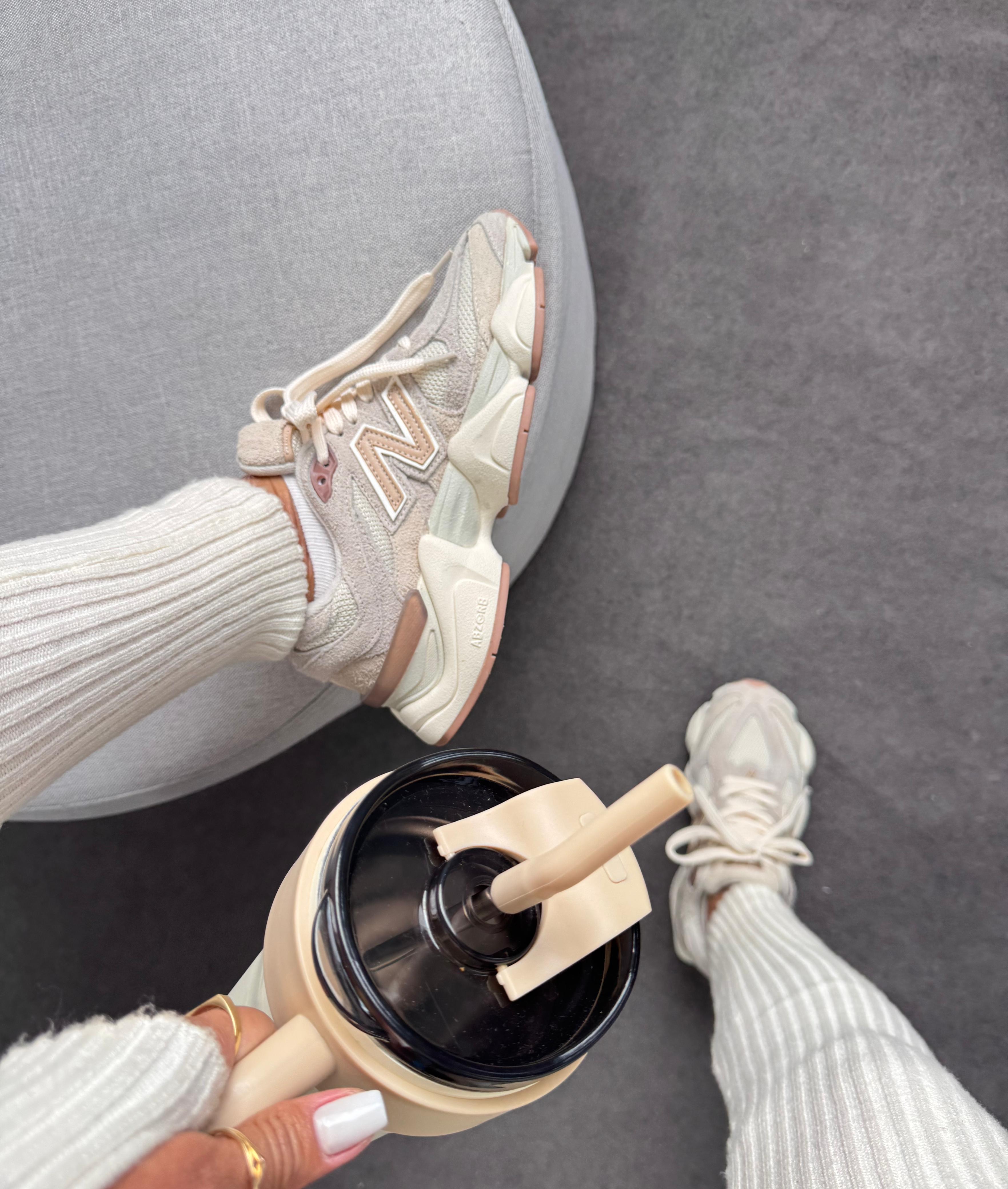New Balance 9060 Off White Salmão