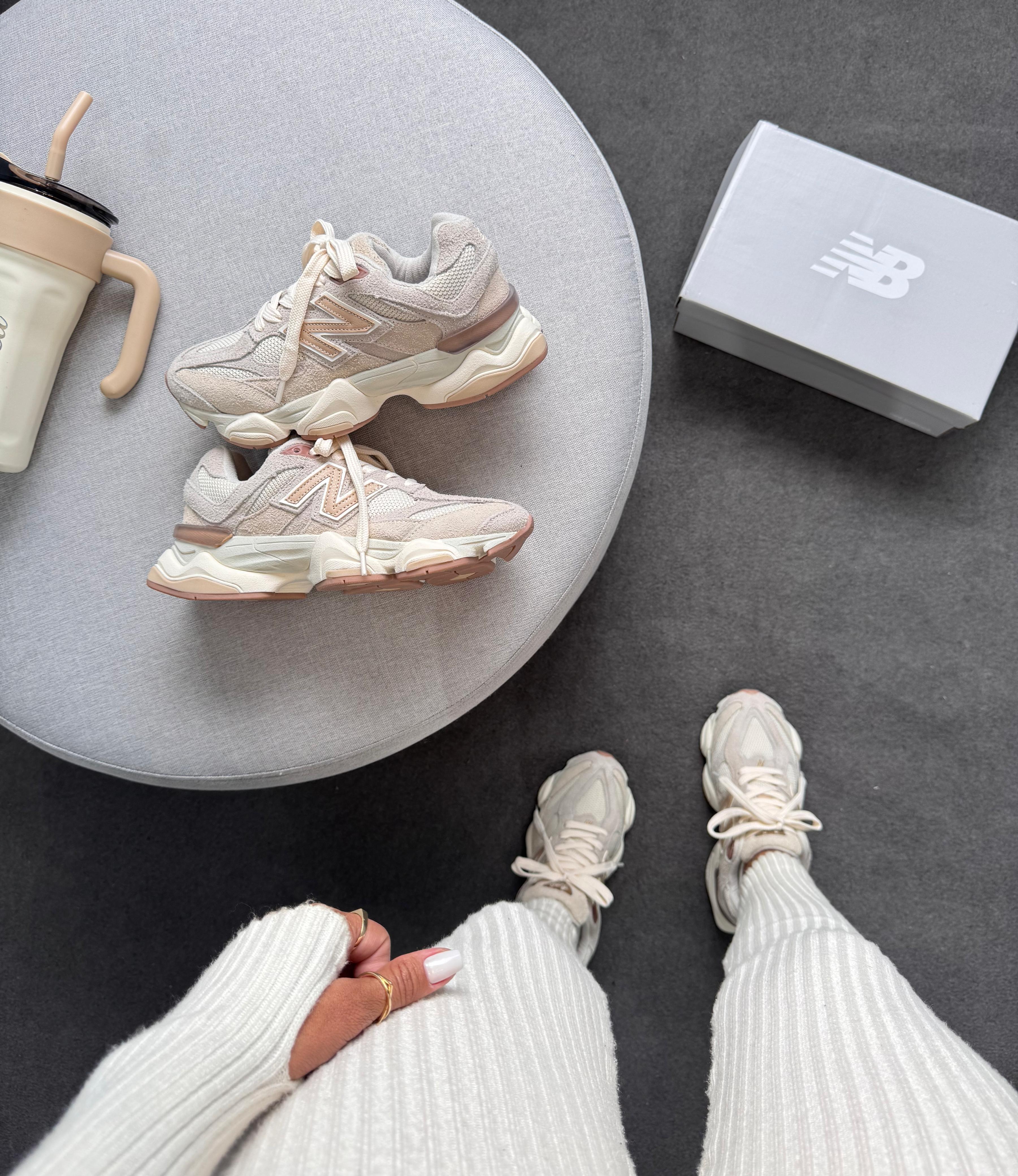 New Balance 9060 Off White Salmão
