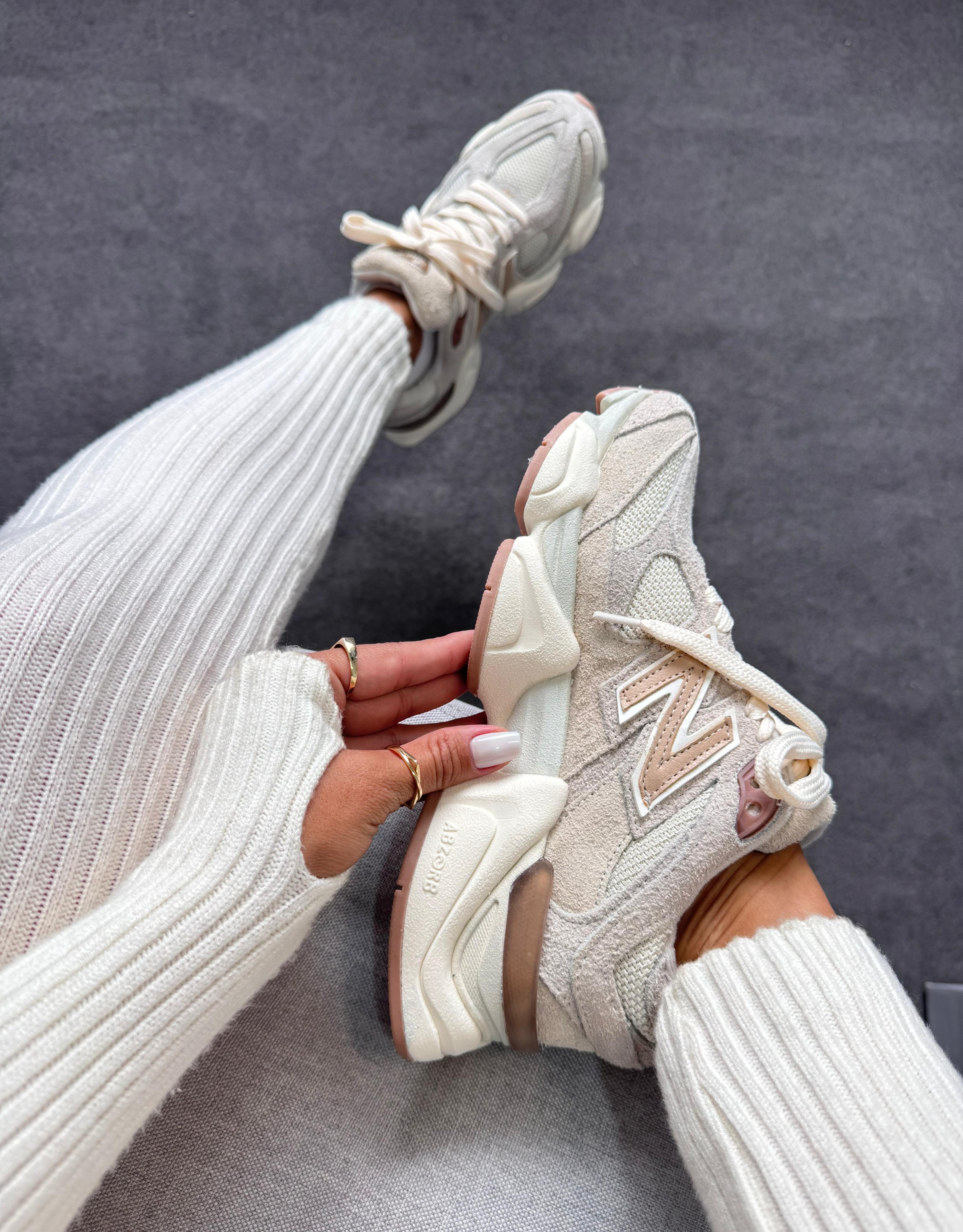 New Balance 9060 Off White Salmão