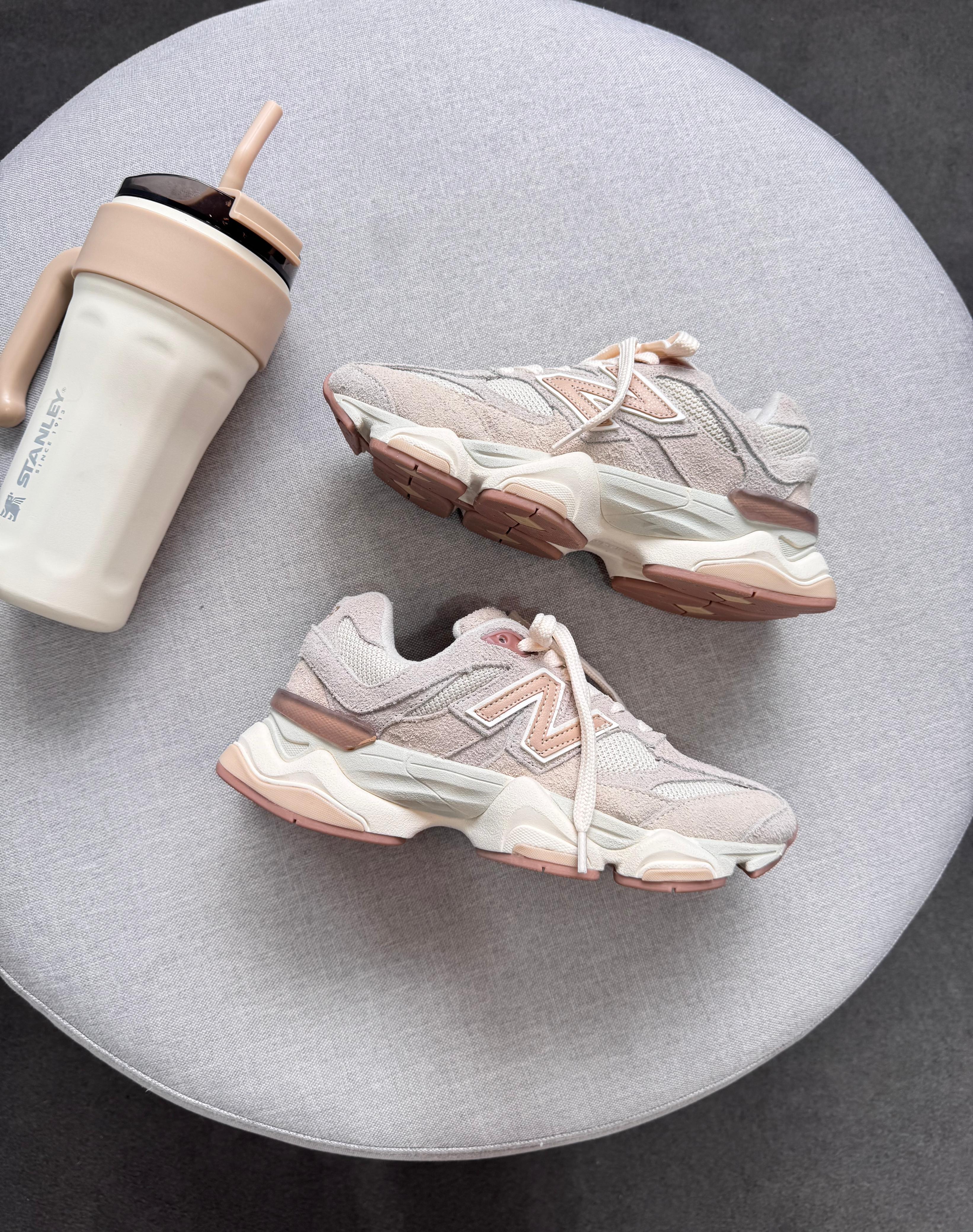 New Balance 9060 Off White Salmão