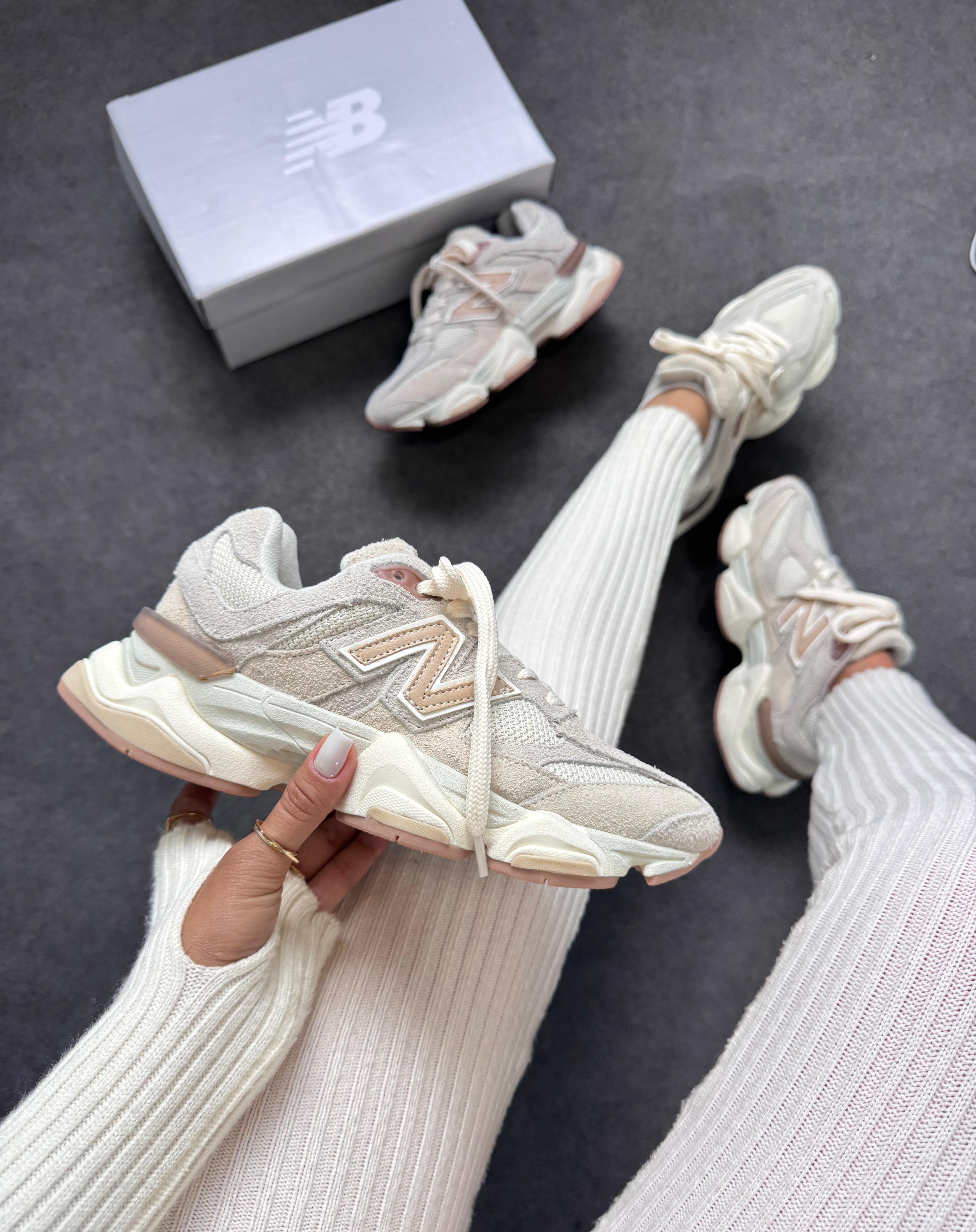 New Balance 9060 Off White Salmão
