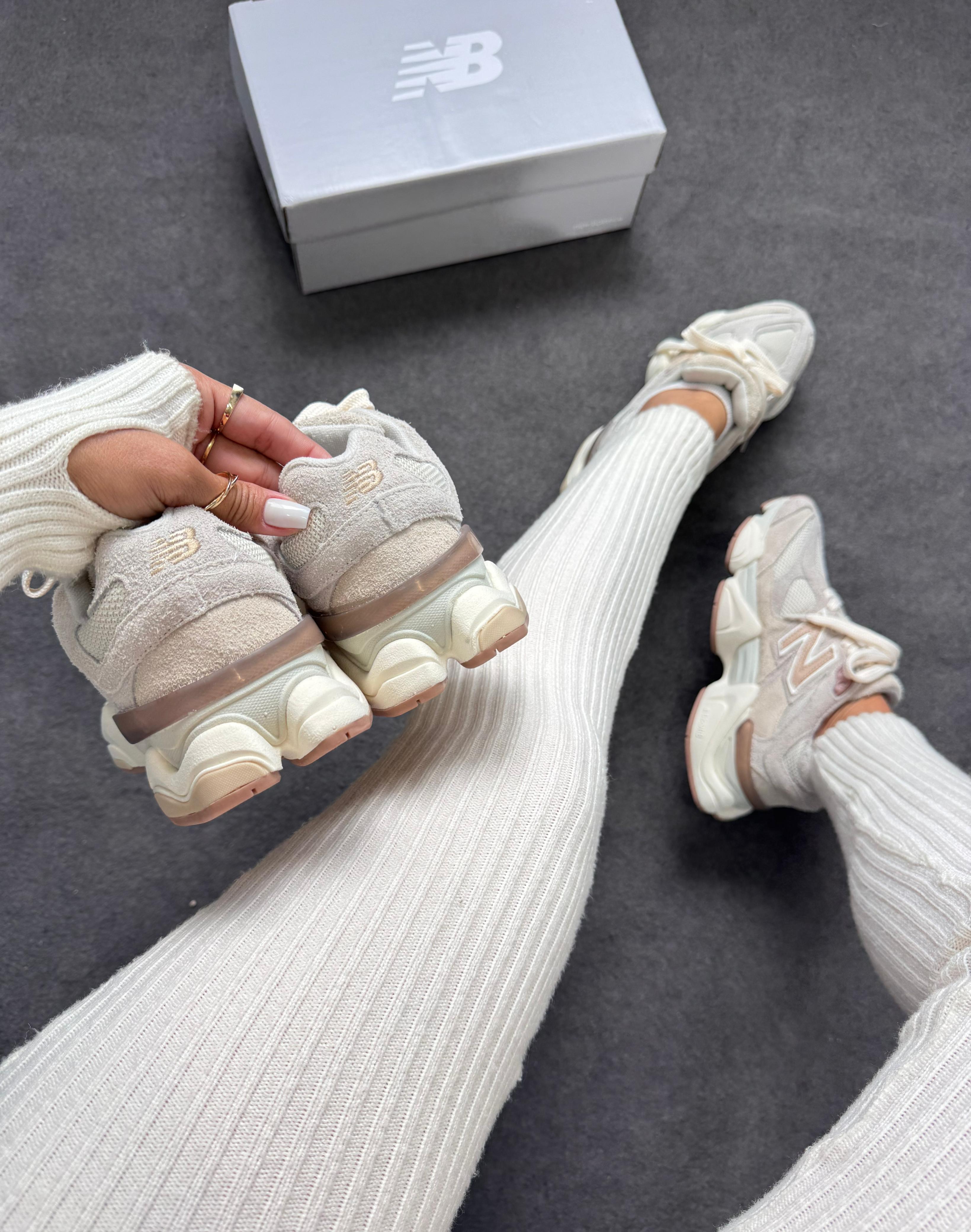 New Balance 9060 Off White Salmão