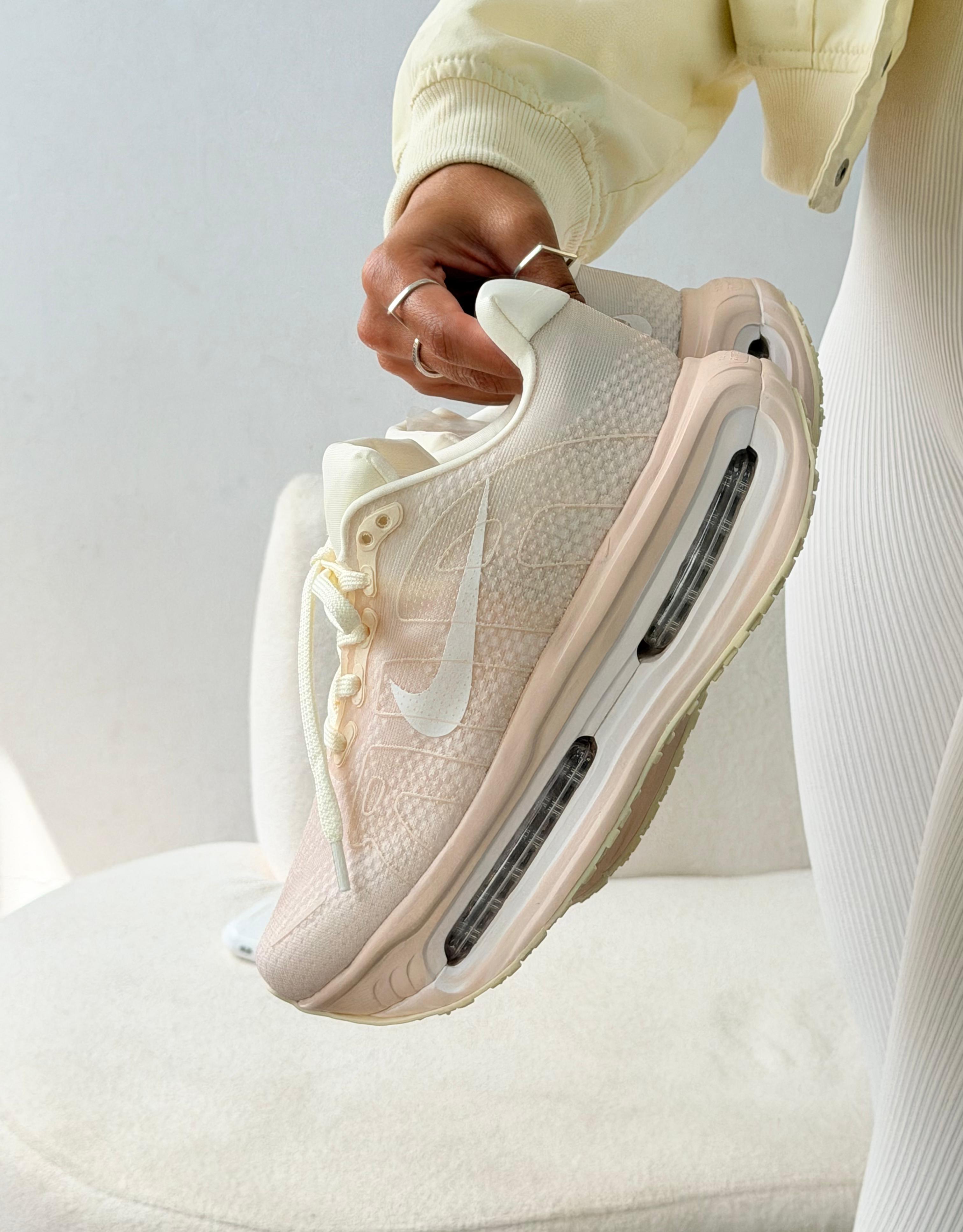 Nike Air Max Flyknit Venture Creme