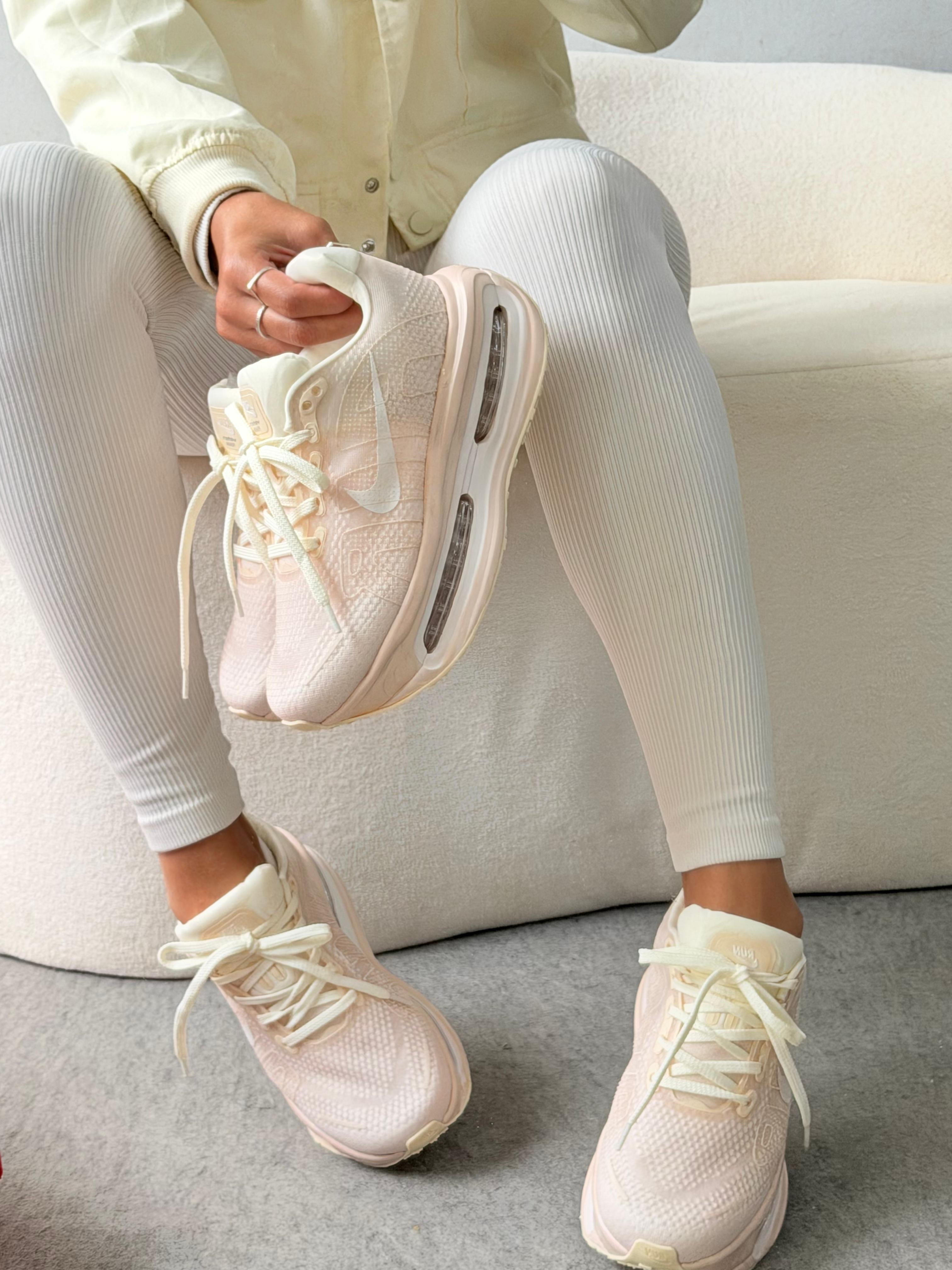 Nike Air Max Flyknit Venture Creme