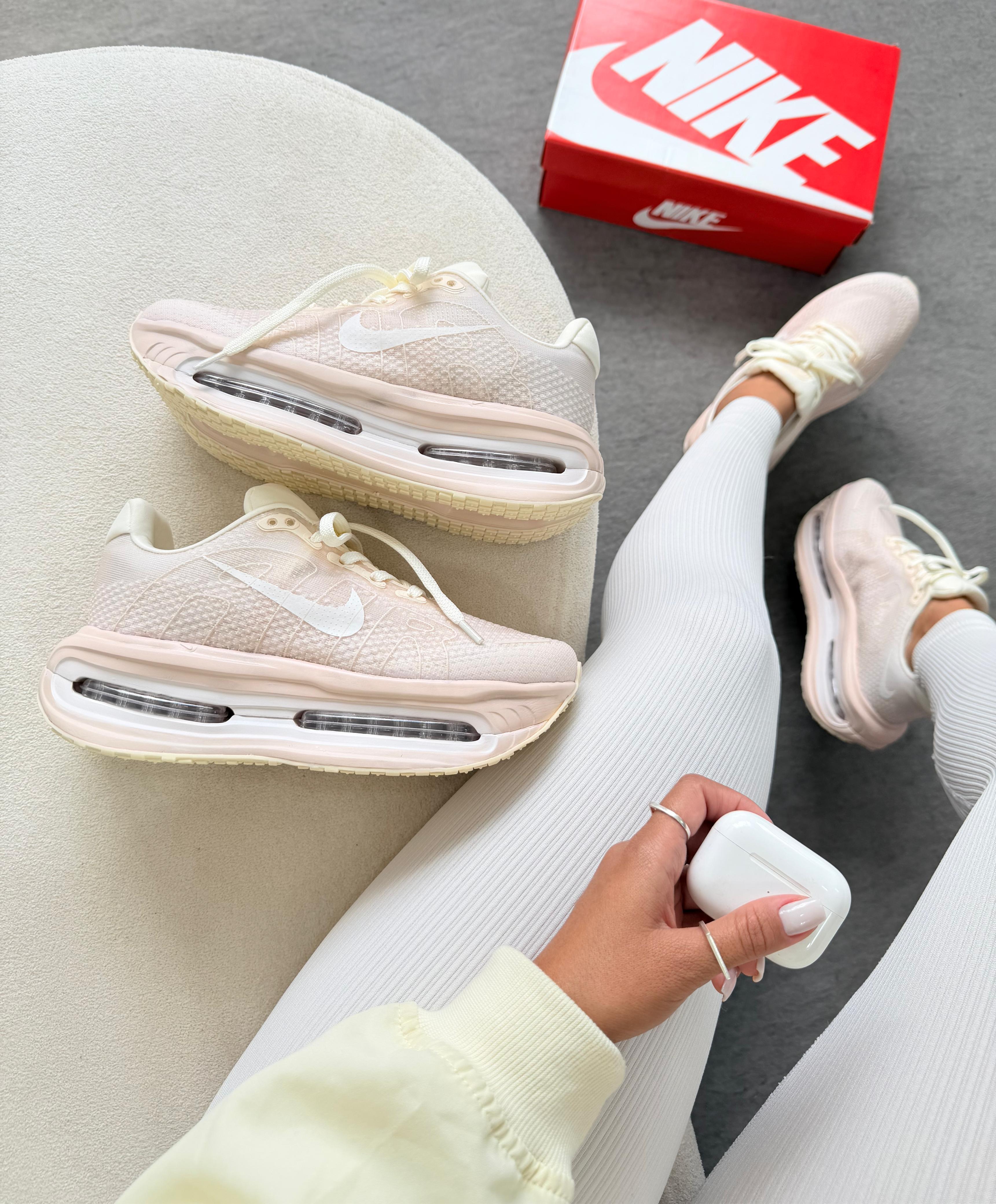 Nike Air Max Flyknit Venture Creme