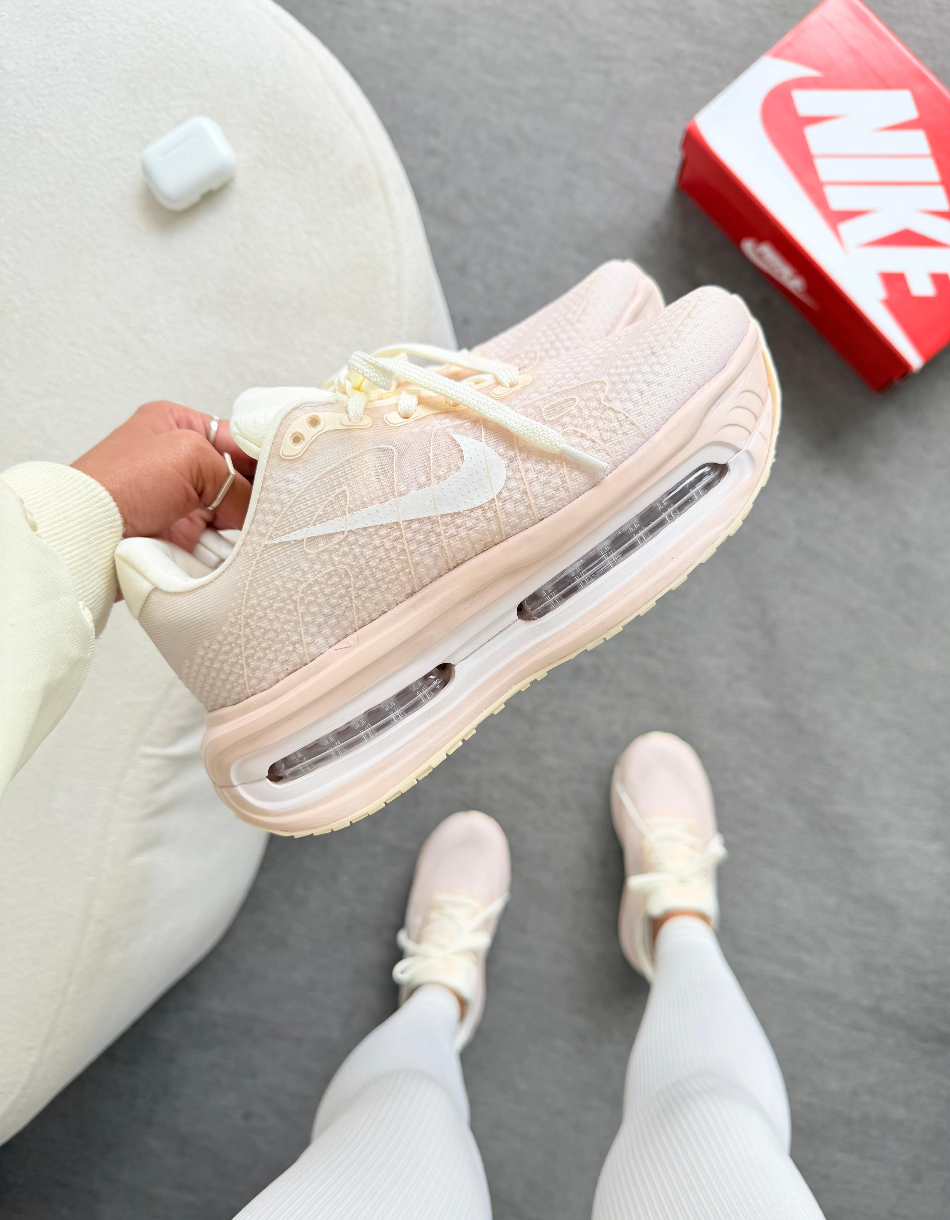 Nike Air Max Flyknit Venture Creme