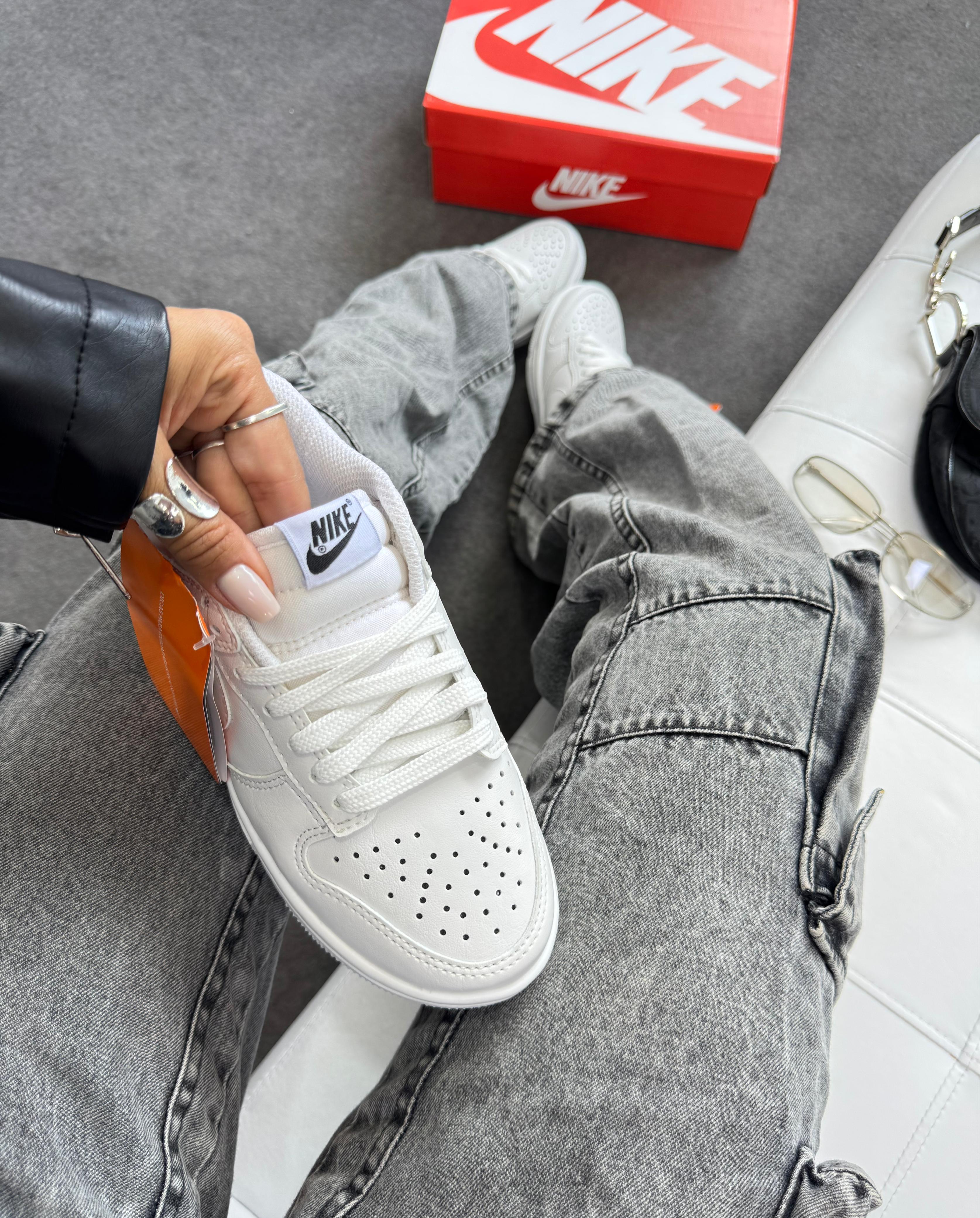 Nike SB Dunk Low Triple Branco