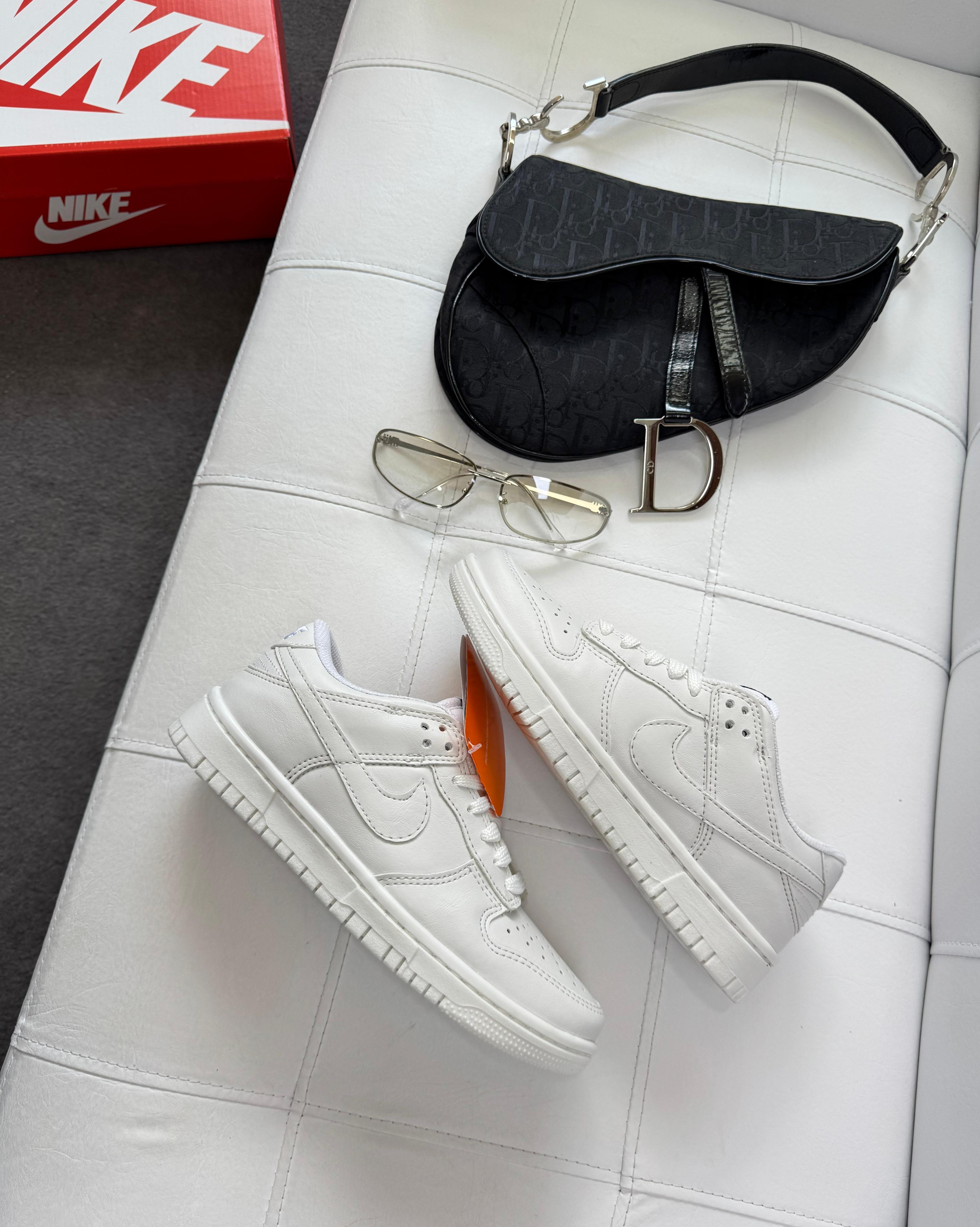 Nike SB Dunk Low Triple Branco