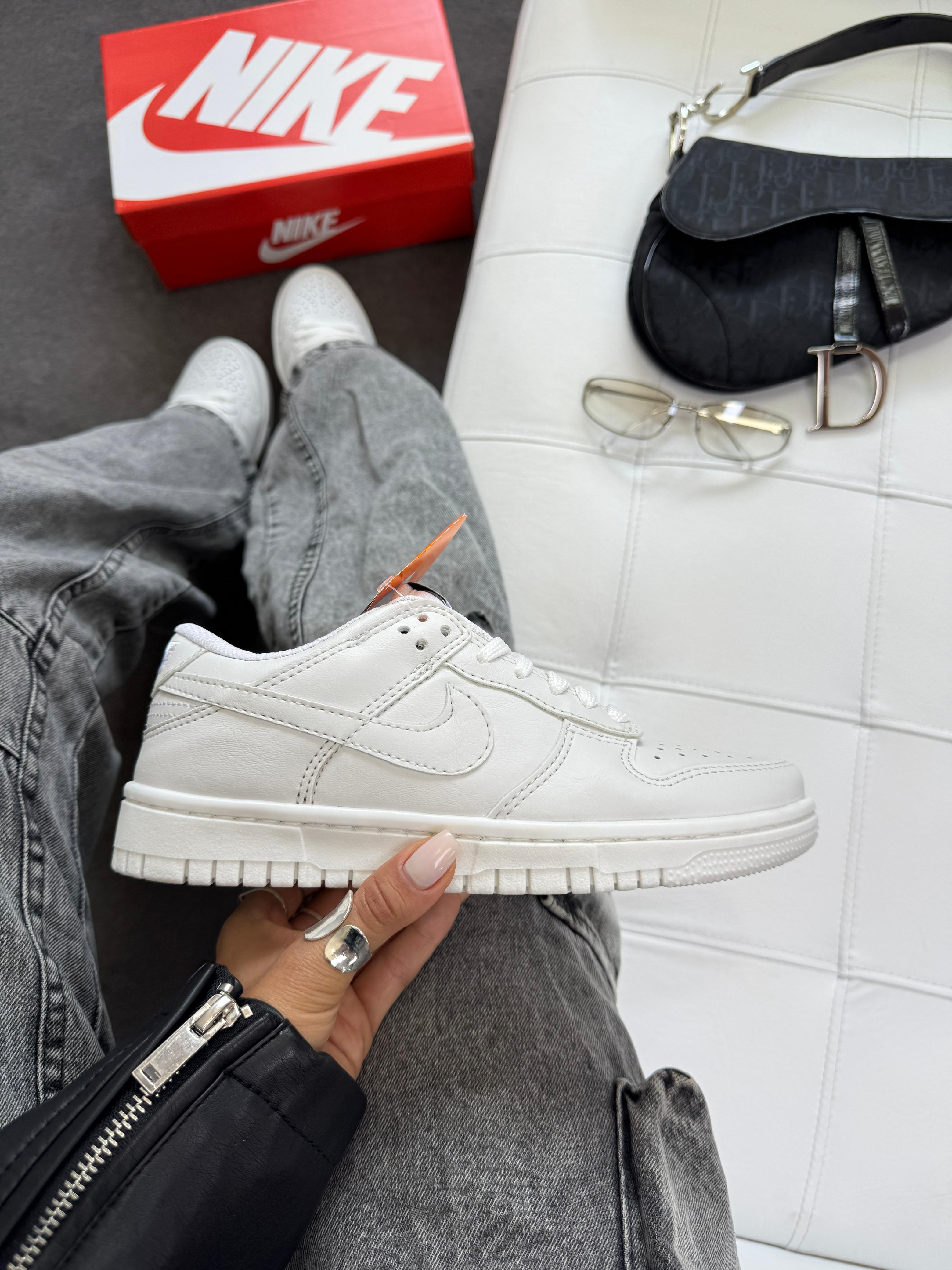 Nike SB Dunk Low Triple Branco