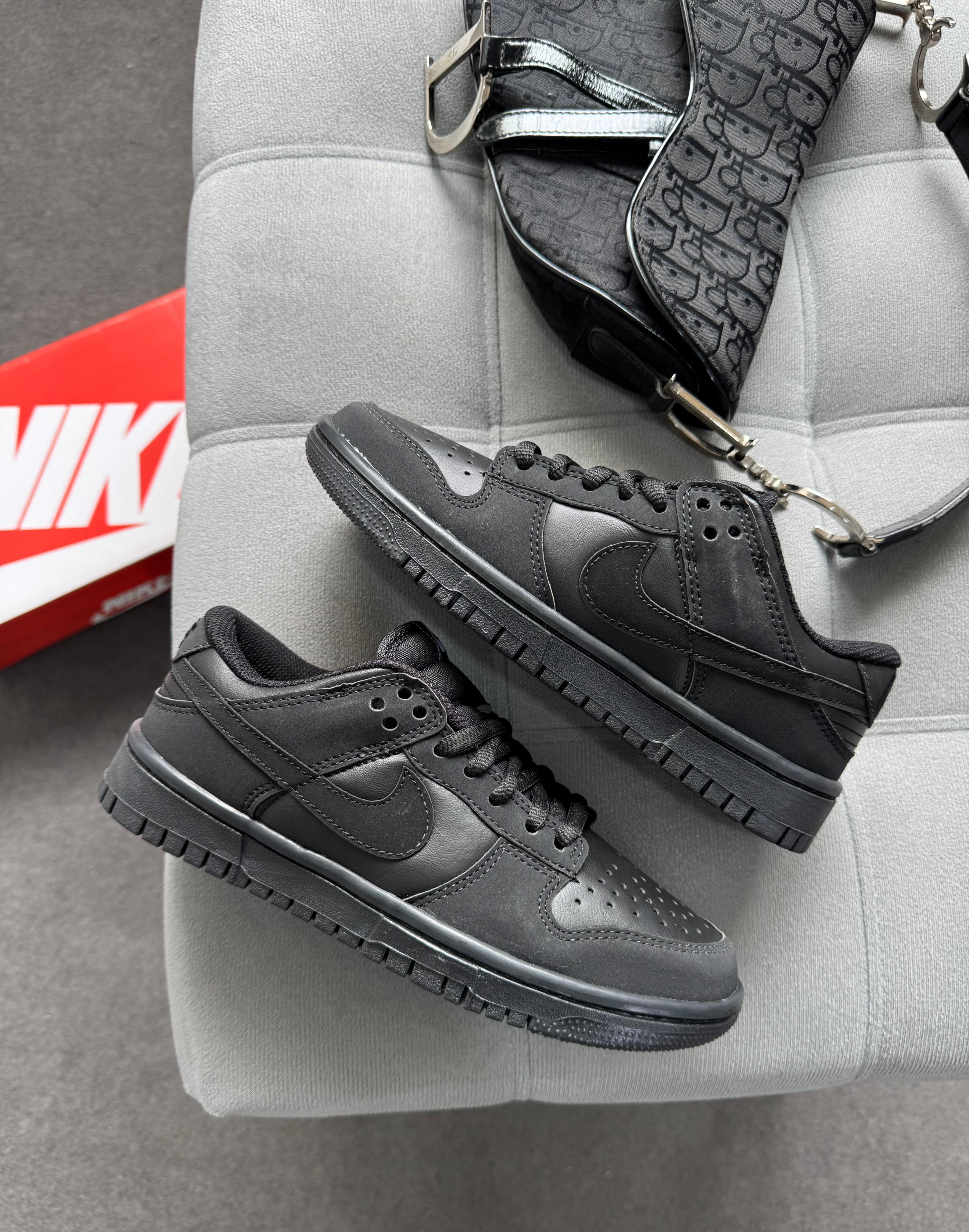 Nike SB Dunk Low Triple Preto