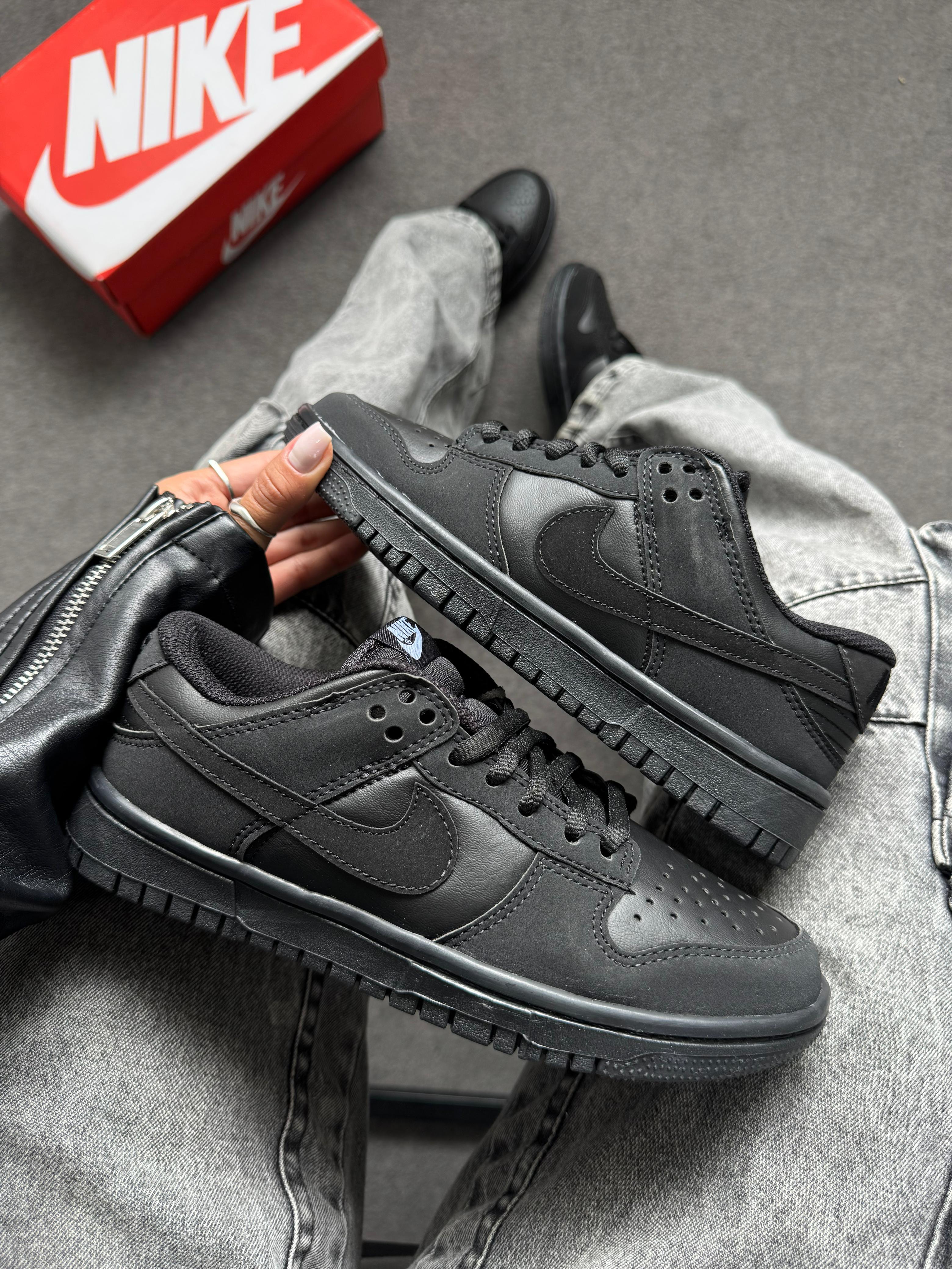 Nike SB Dunk Low Triple Preto
