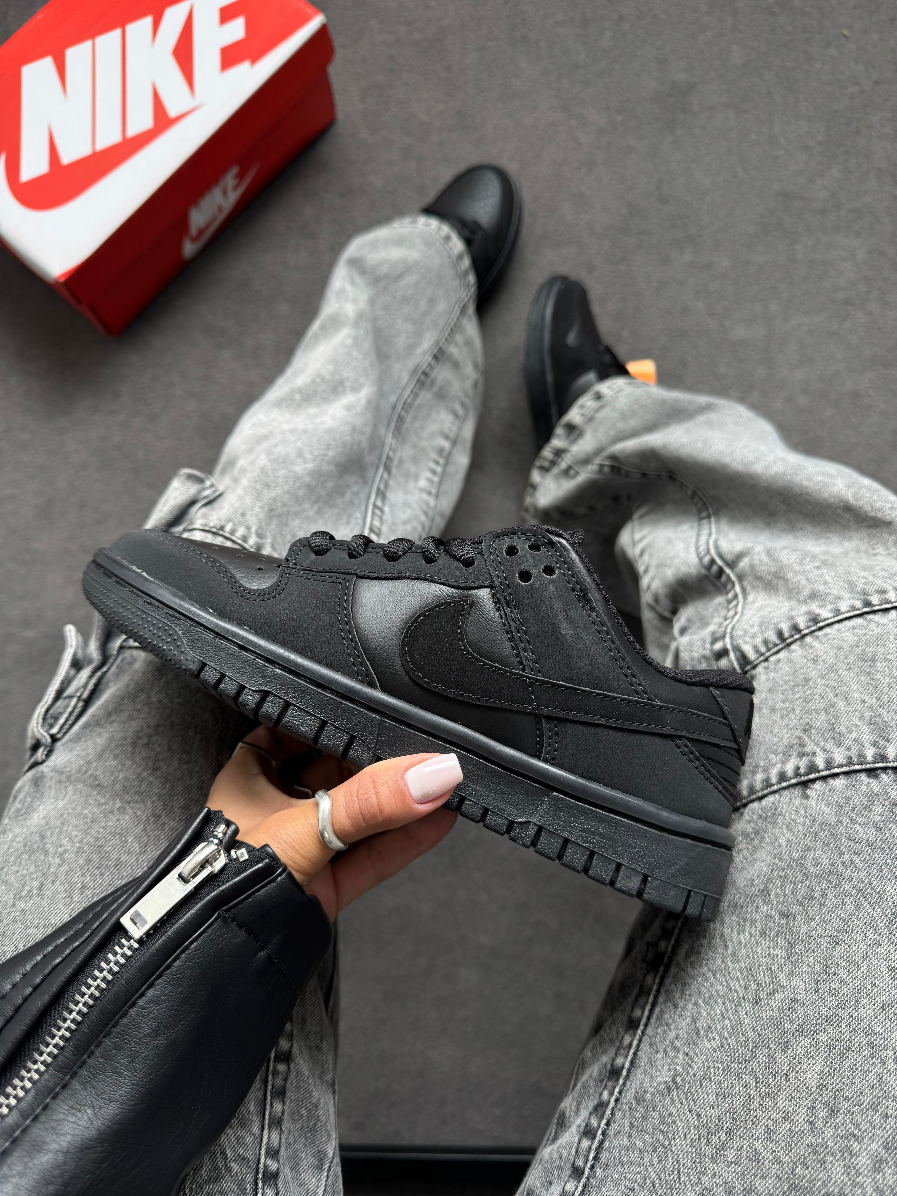 Nike SB Dunk Low Triple Preto